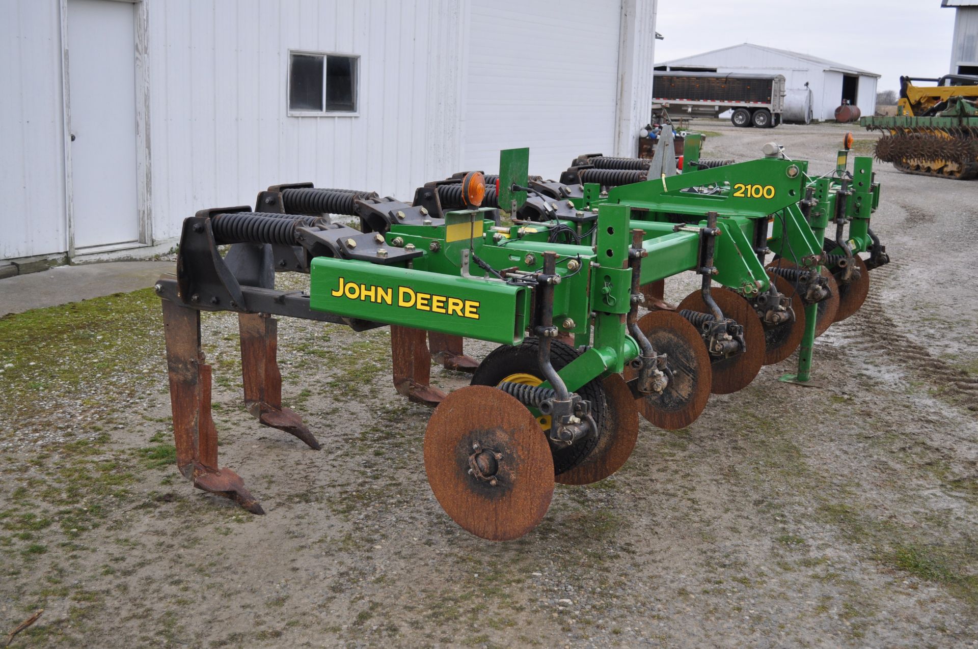 7-shank John Deere 2100 inline ripper, 3pt, leading coulters, shin guards, depth wheels, lights, - Image 8 of 16