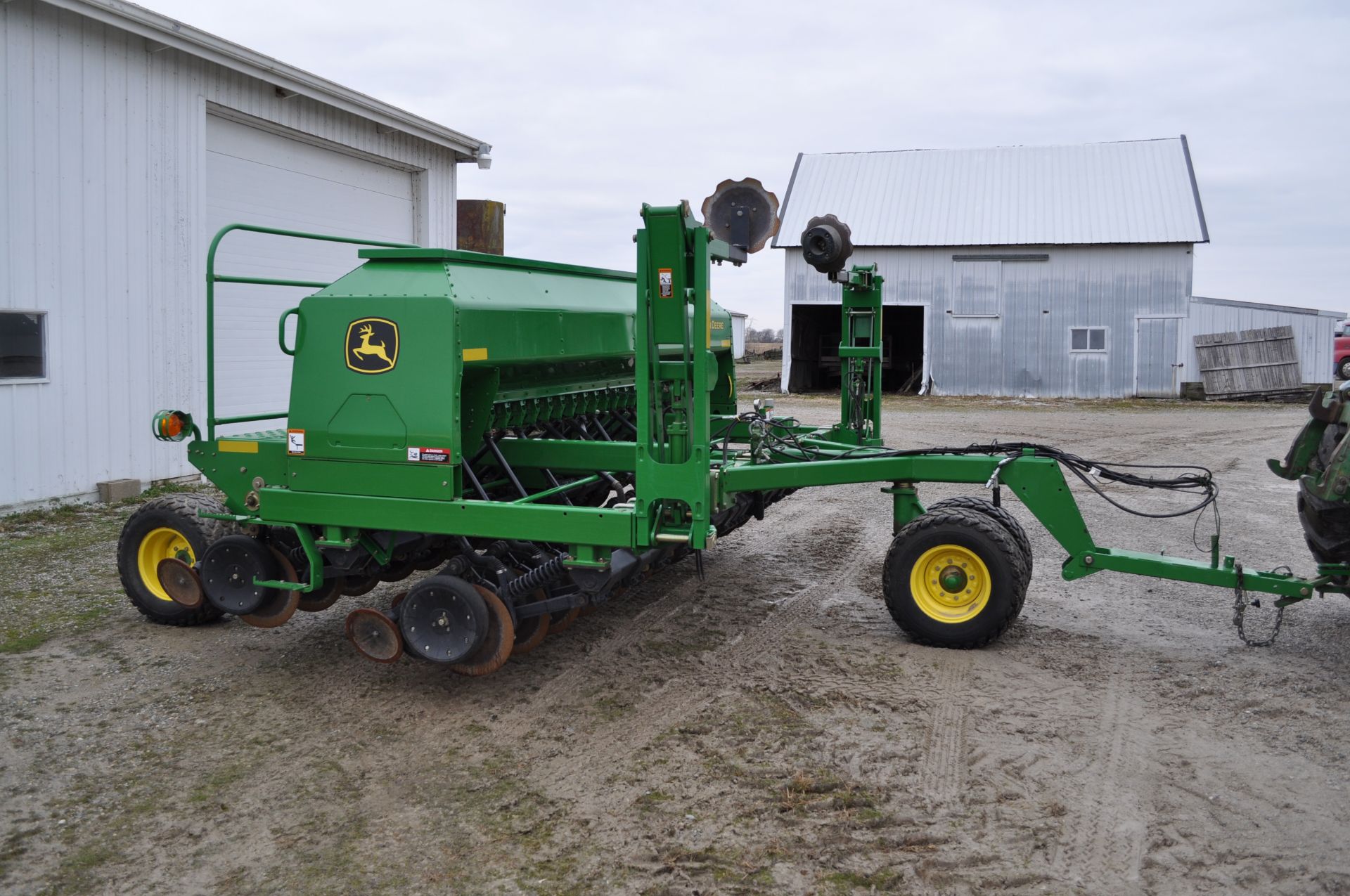 15’ John Deere 1590 grain drill, front dolly wheel, 7 ½” spacing, markers, lights, electric adjust - Image 3 of 21