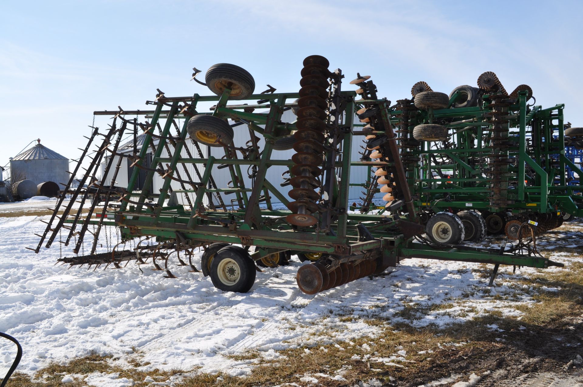 30’ John Deere 724 mulch finisher, front blades, walking tandems, 5 bar harrow, rear hitch and hyd - Image 6 of 22