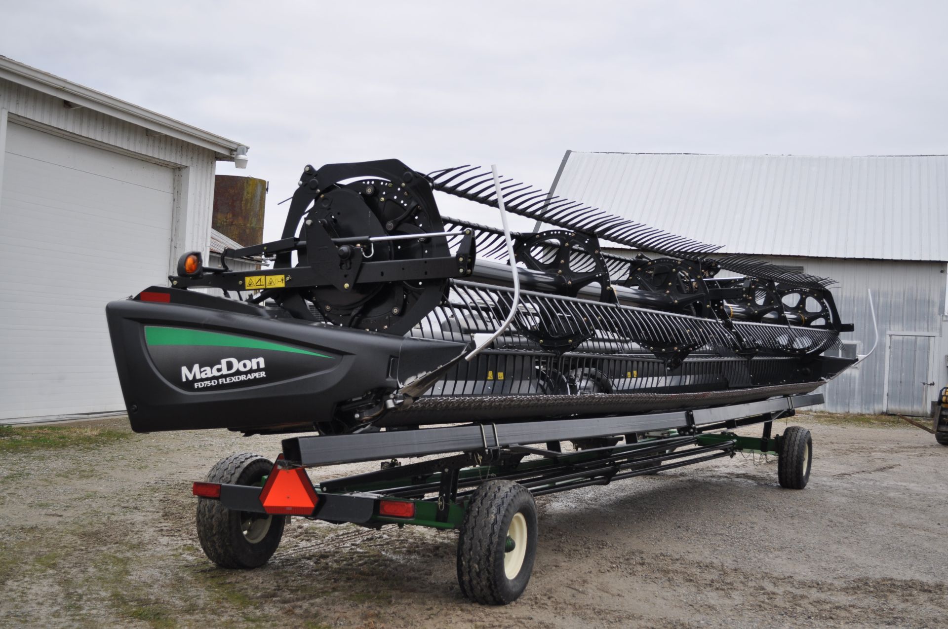 40’ MacDon FD75 draper head, flip over reel, dble knife drive, SCH roller knife, John Deere S series - Image 5 of 25