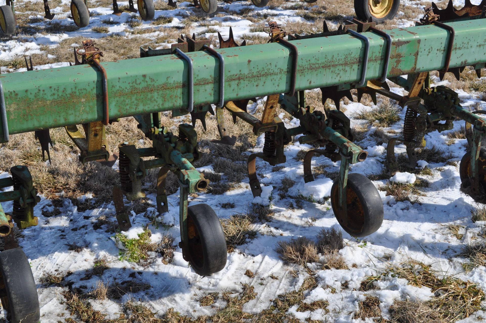 16 row x 30” John Deere row crop cultivator, 3pt, end transport - Image 7 of 14
