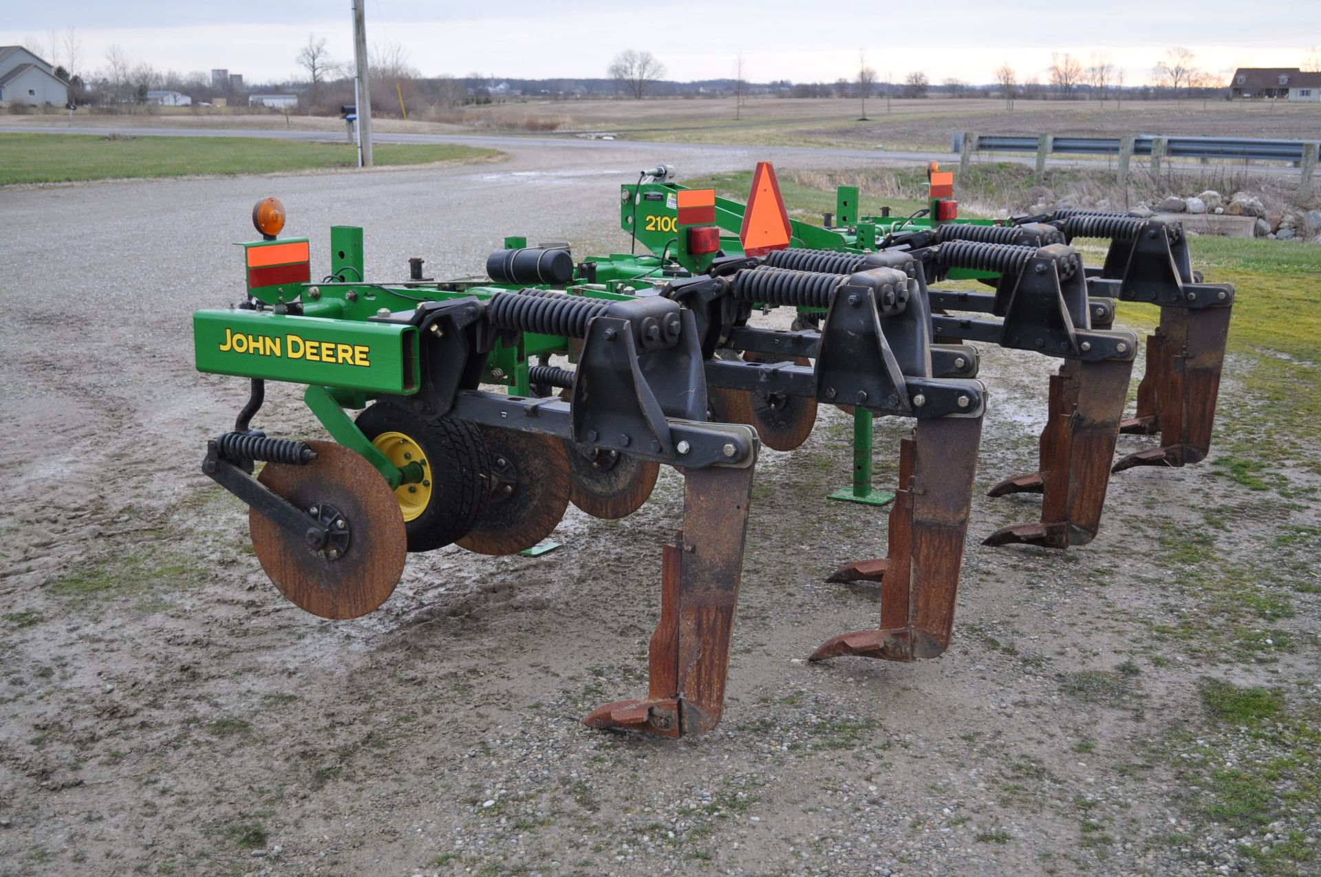 7-shank John Deere 2100 inline ripper, 3pt, leading coulters, shin guards, depth wheels, lights, - Image 4 of 16