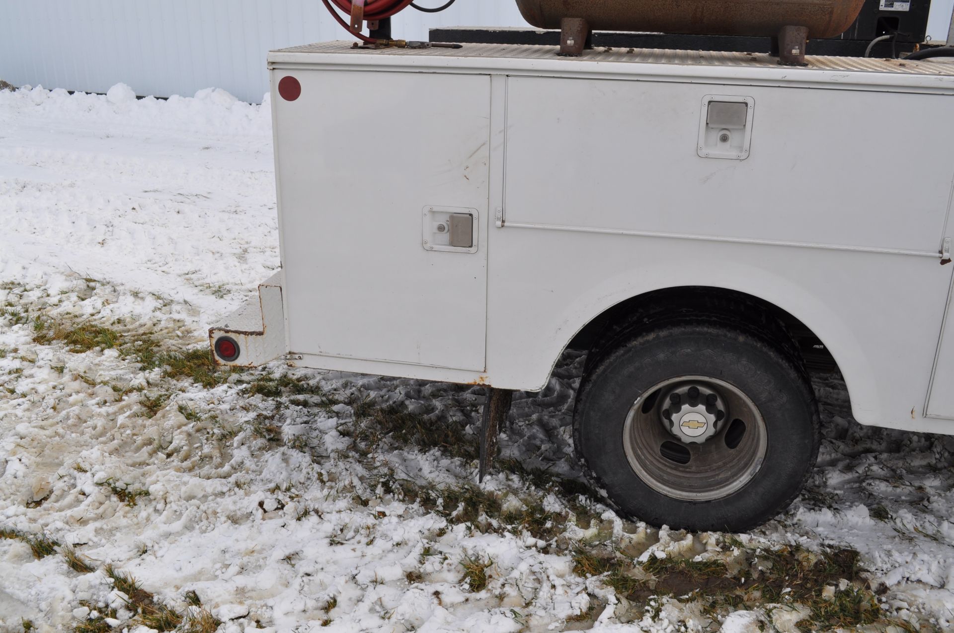 2003 Chevy 3500 service truck, standard cab, V-8 gas, automatic, 4x4, DRW, 42,206 miles, 9’ Stahl - Image 9 of 48