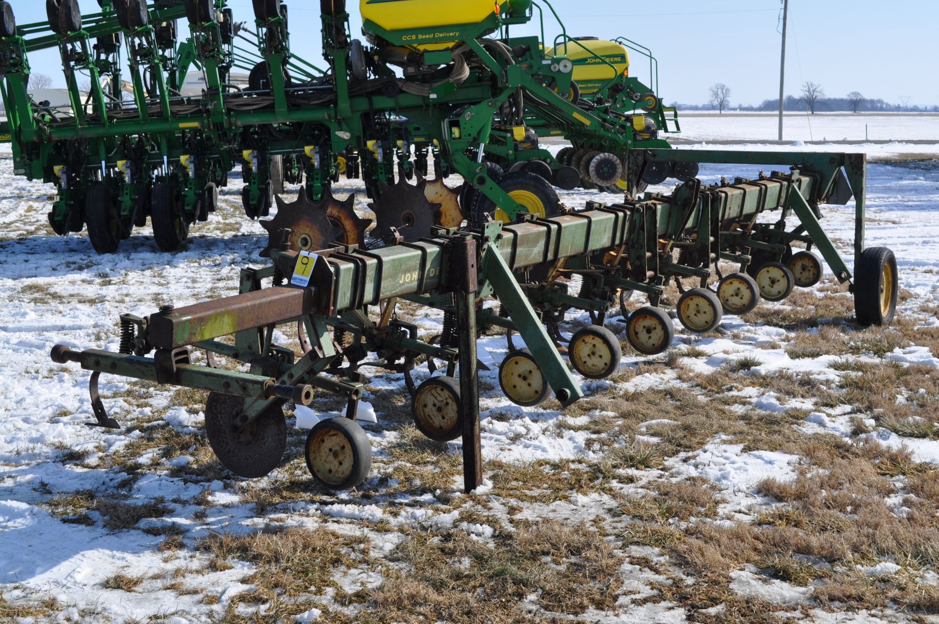 8 row x 30” John Deere row crop cultivator, 3pt, end transport