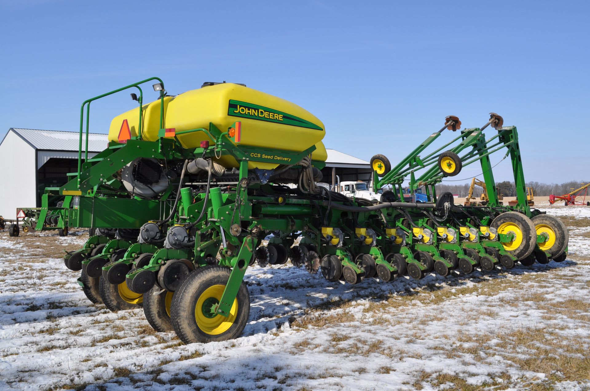 John Deere 1770 NT 24 row 30” planter, front fold, CCS, Refuge Plus tank, markers, no-till coulters, - Image 4 of 25