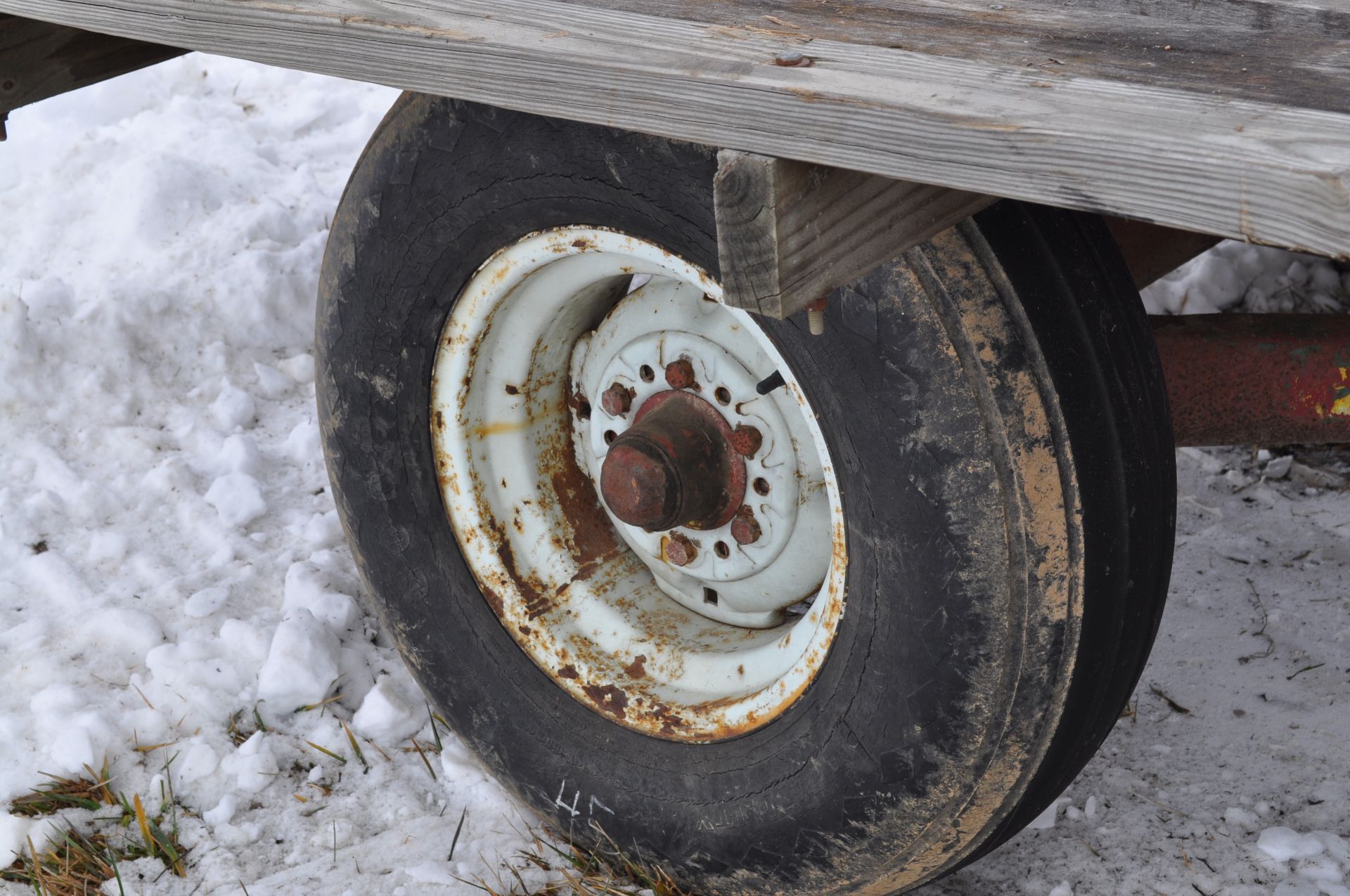 16’ flat rack hay wagon, rear standard - Image 7 of 11