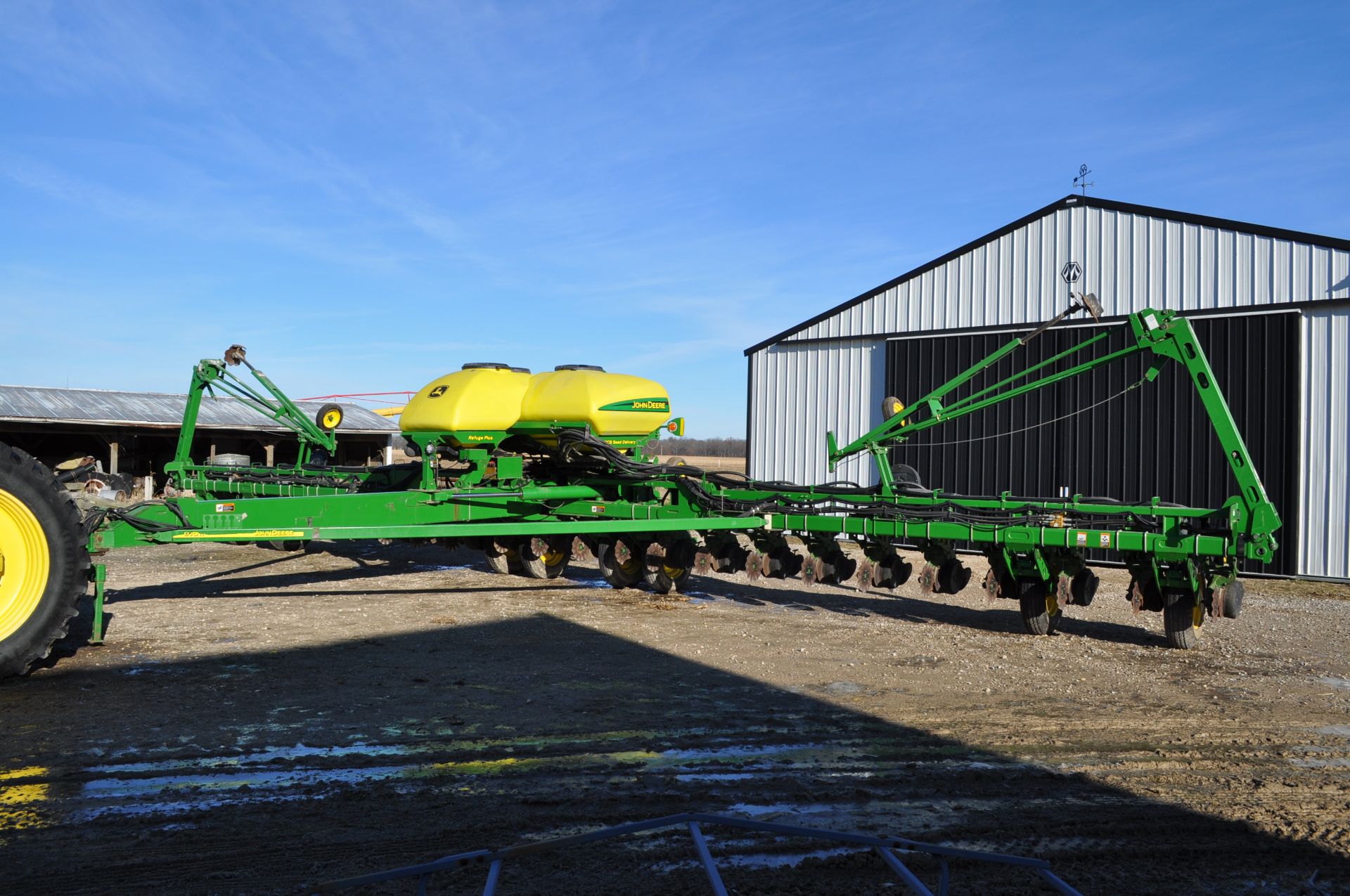 John Deere 1770 NT 24 row 30” planter, front fold, CCS, Refuge Plus tank, markers, no-till coulters, - Image 25 of 25