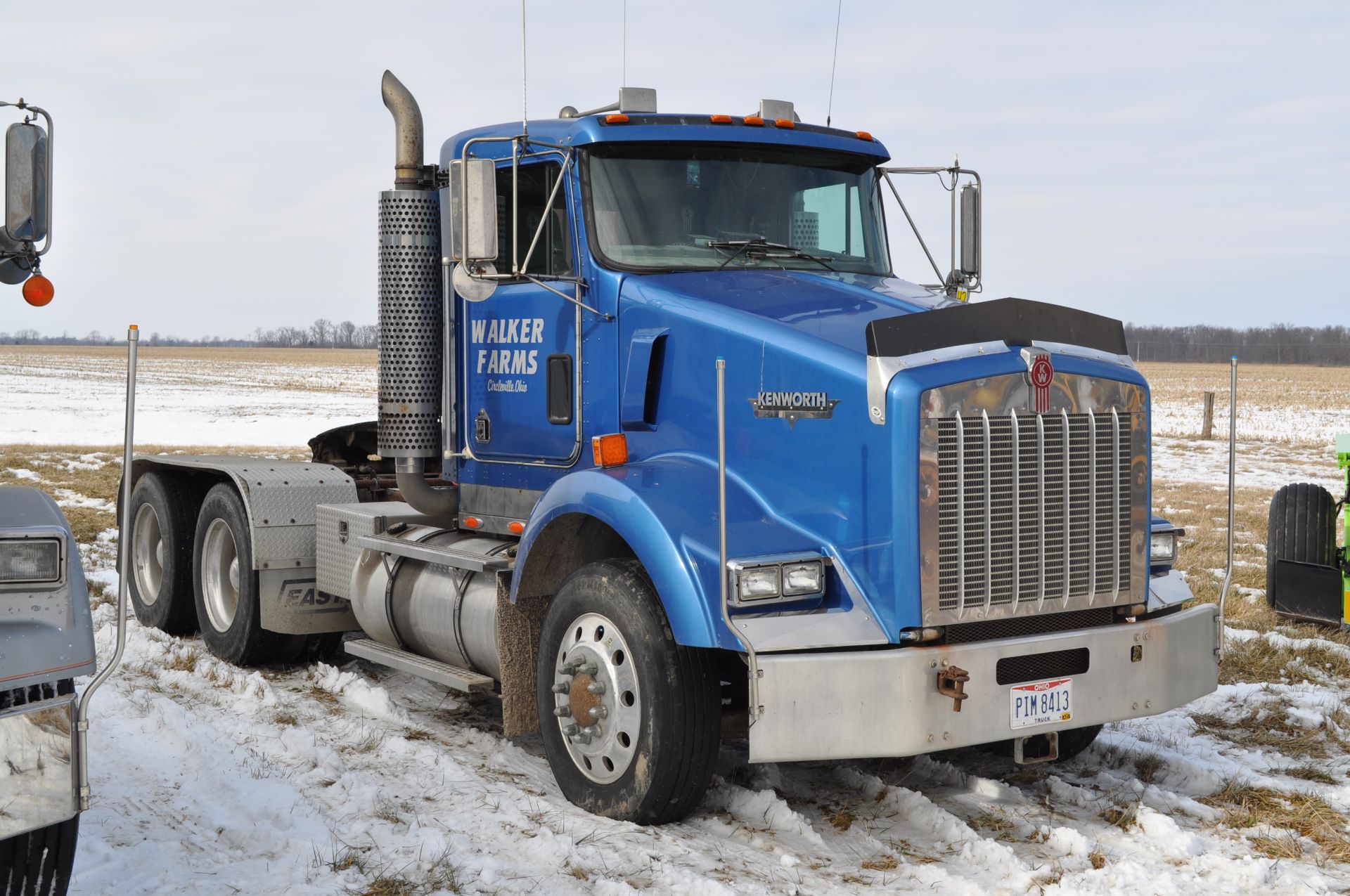 2004 Kenworth T-800 semi truck, daycab, 186” WB, CAT C-15 ACERT, 13 spd, engine brake, twin screw, - Image 5 of 33