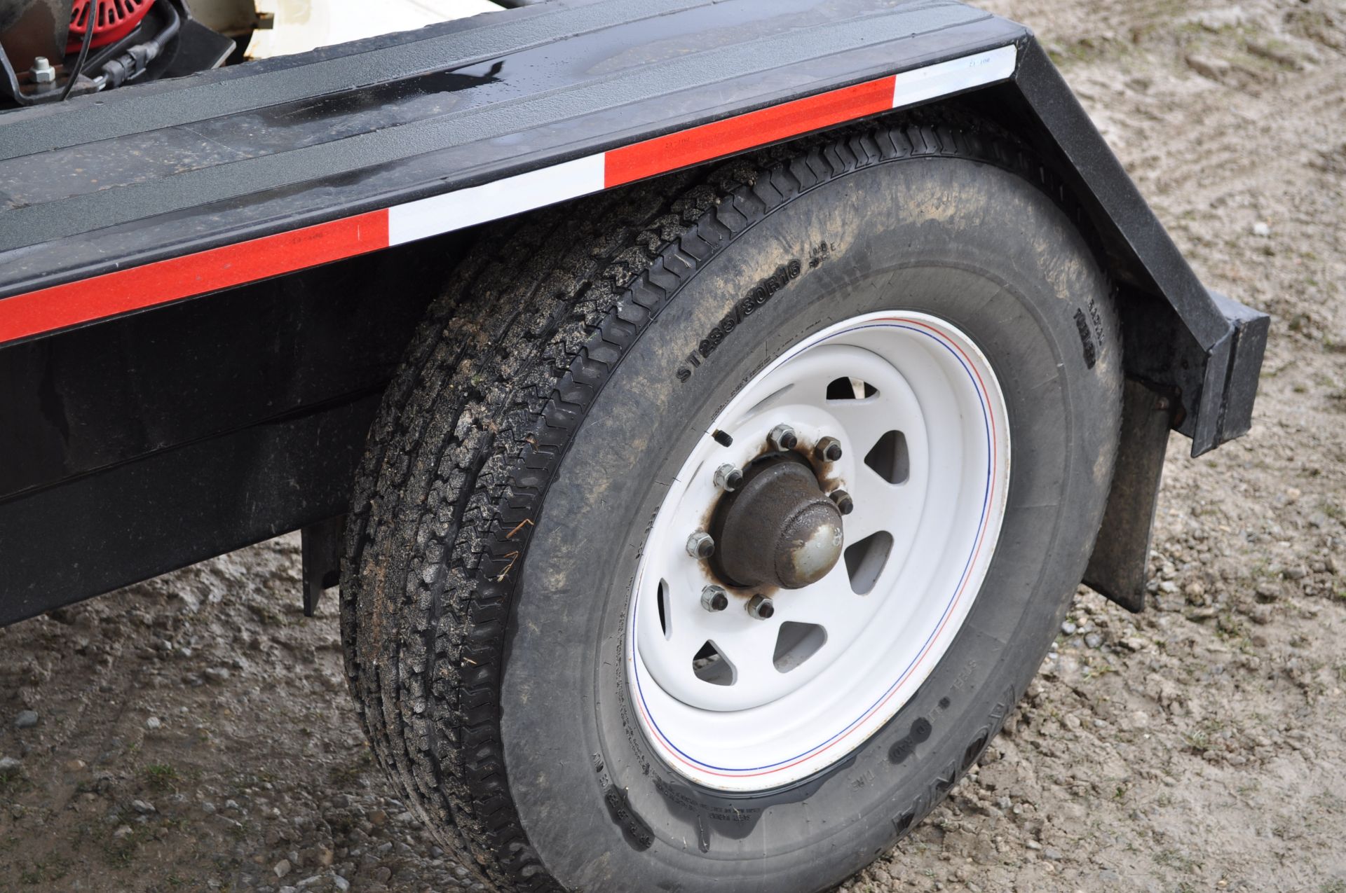 Friesen 240RT seed tender, tandem axle, 2 compartment, rear conveyor, Honda GX160 engine, electric - Image 22 of 32