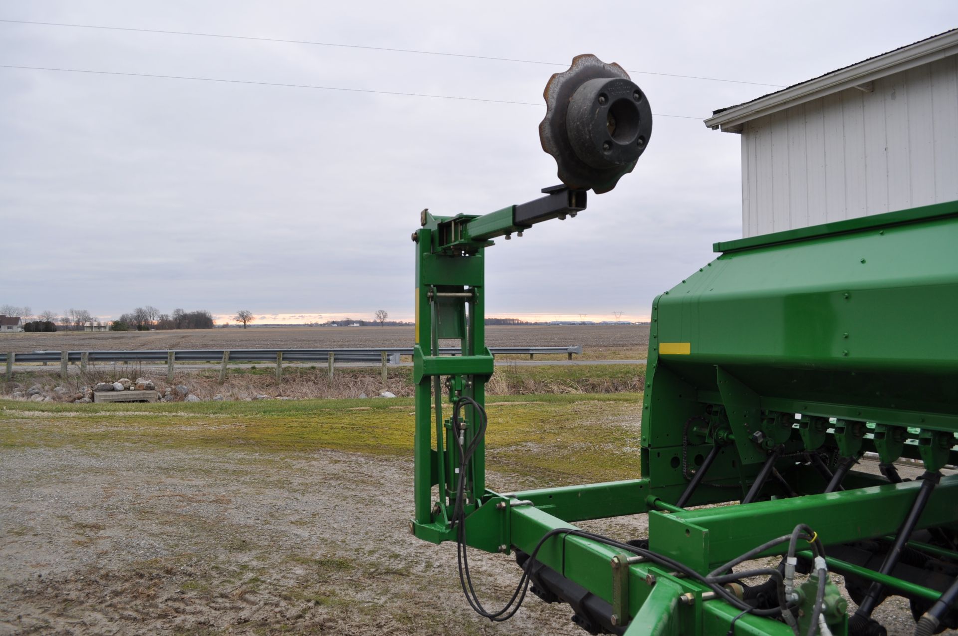 15’ John Deere 1590 grain drill, front dolly wheel, 7 ½” spacing, markers, lights, electric adjust - Image 19 of 21