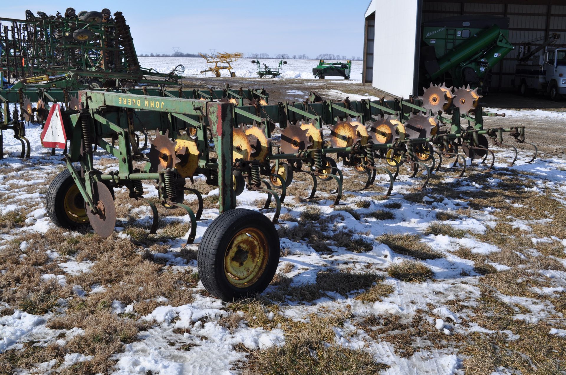 8 row x 30” John Deere row crop cultivator, 3pt, end transport - Image 3 of 10