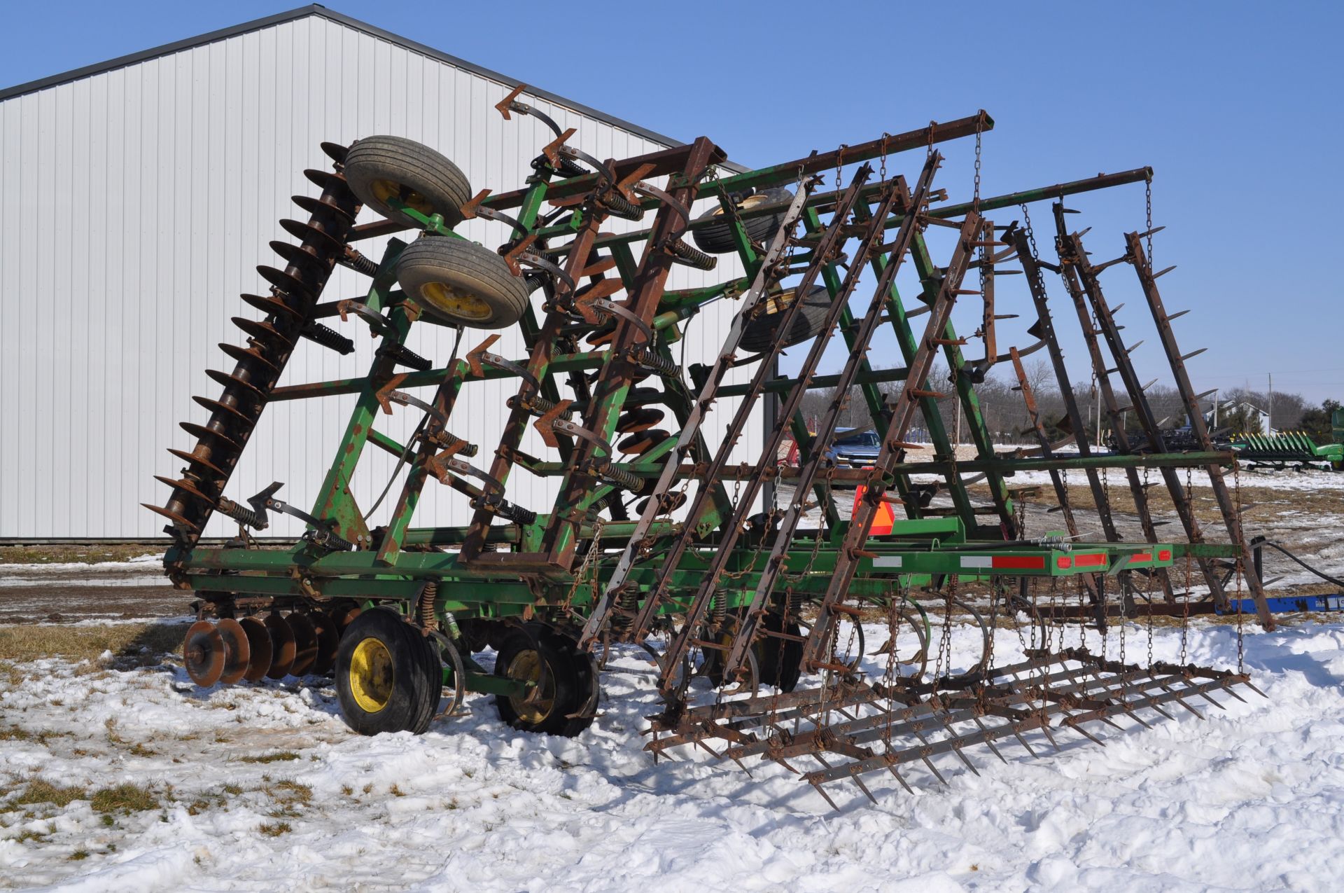 30’ John Deere 724 mulch finisher, front blades, walking tandems, 5 bar harrow, rear hitch and hyd - Image 2 of 22