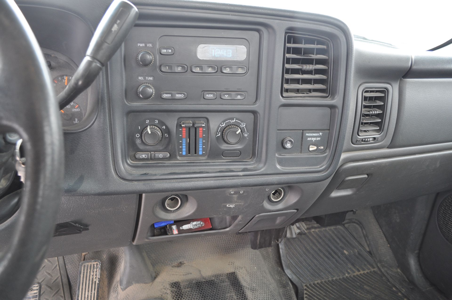 2003 Chevy 3500 service truck, standard cab, V-8 gas, automatic, 4x4, DRW, 42,206 miles, 9’ Stahl - Image 35 of 48