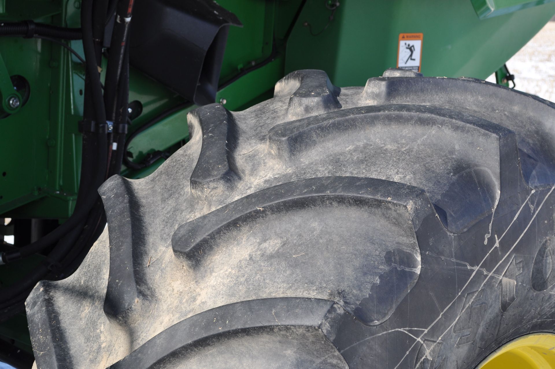 John Deere S680 combine, 1250/50R32 drive tires, 750/65R26 rear tires, PWRD, yield monitor, poly - Image 9 of 41