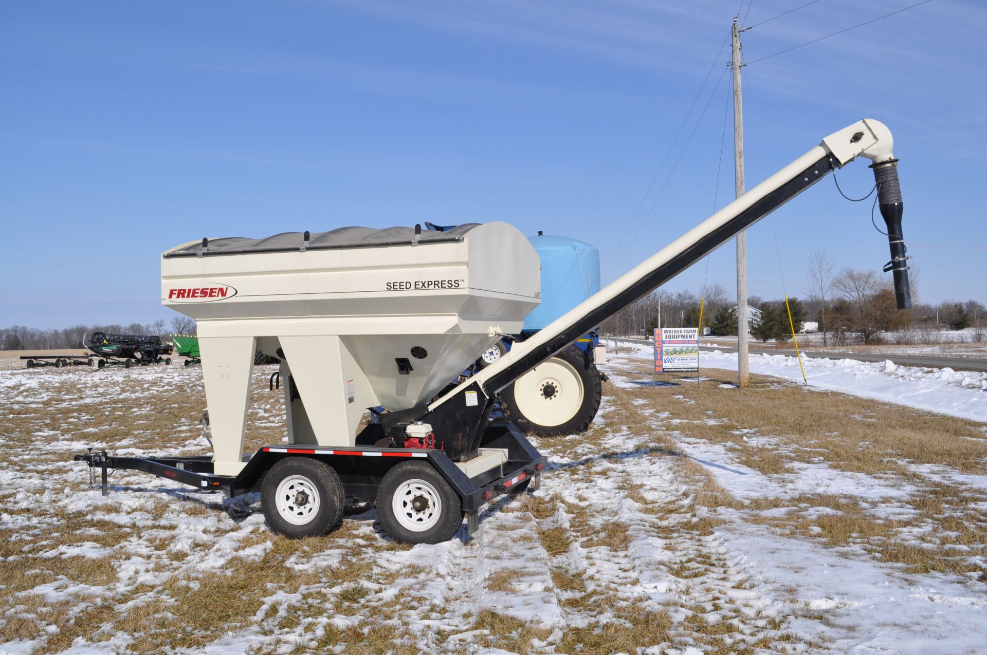 Friesen 240RT seed tender, tandem axle, 2 compartment, rear conveyor, Honda GX160 engine, electric - Image 2 of 32