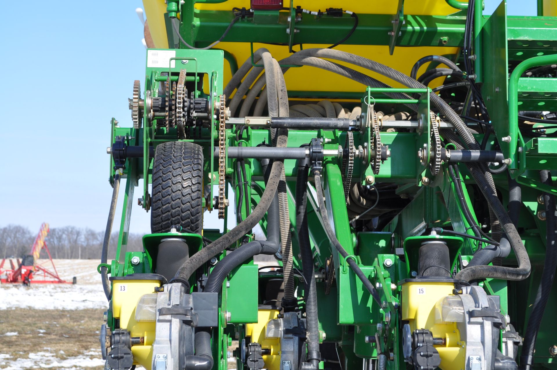 John Deere 1790 16/32 planter, front fold, CCS, markers, no-till coulters, John Deere vac meters, - Image 16 of 45