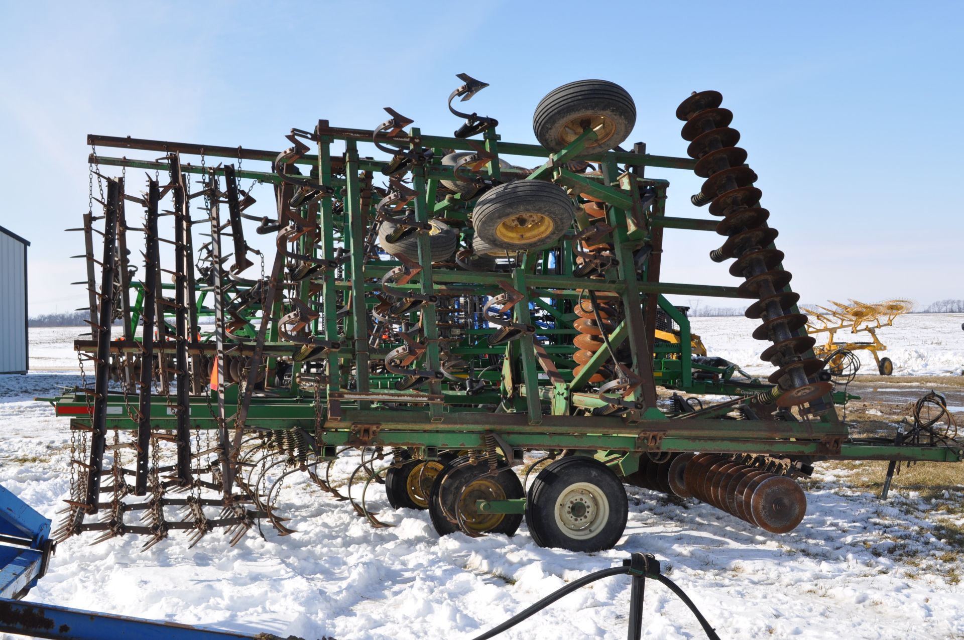 30’ John Deere 724 mulch finisher, front blades, walking tandems, 5 bar harrow, rear hitch and hyd - Image 5 of 22