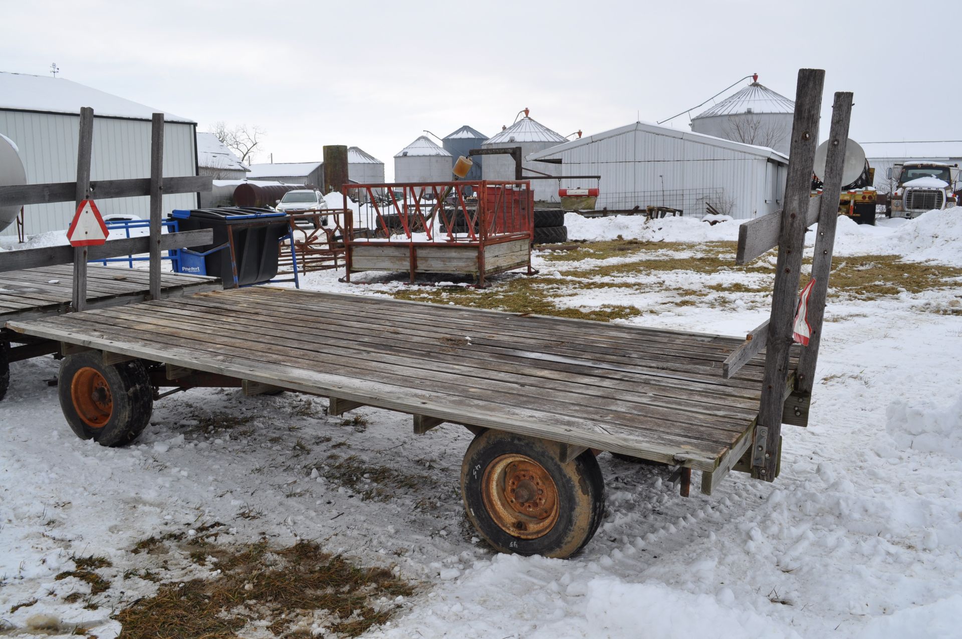 16’ flat rack hay wagon, rear standard - Image 4 of 11