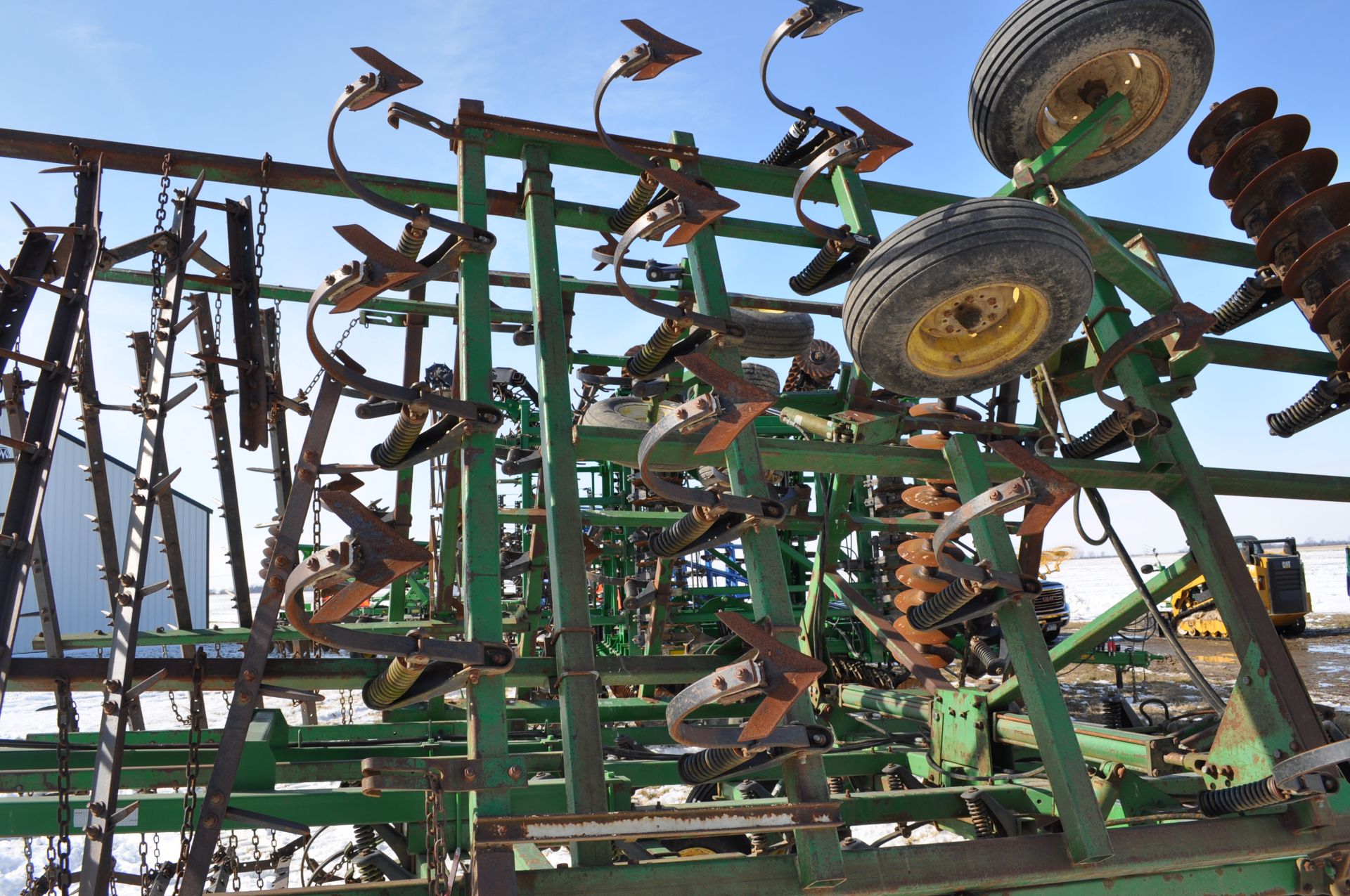 30’ John Deere 724 mulch finisher, front blades, walking tandems, 5 bar harrow, rear hitch and hyd - Image 17 of 22