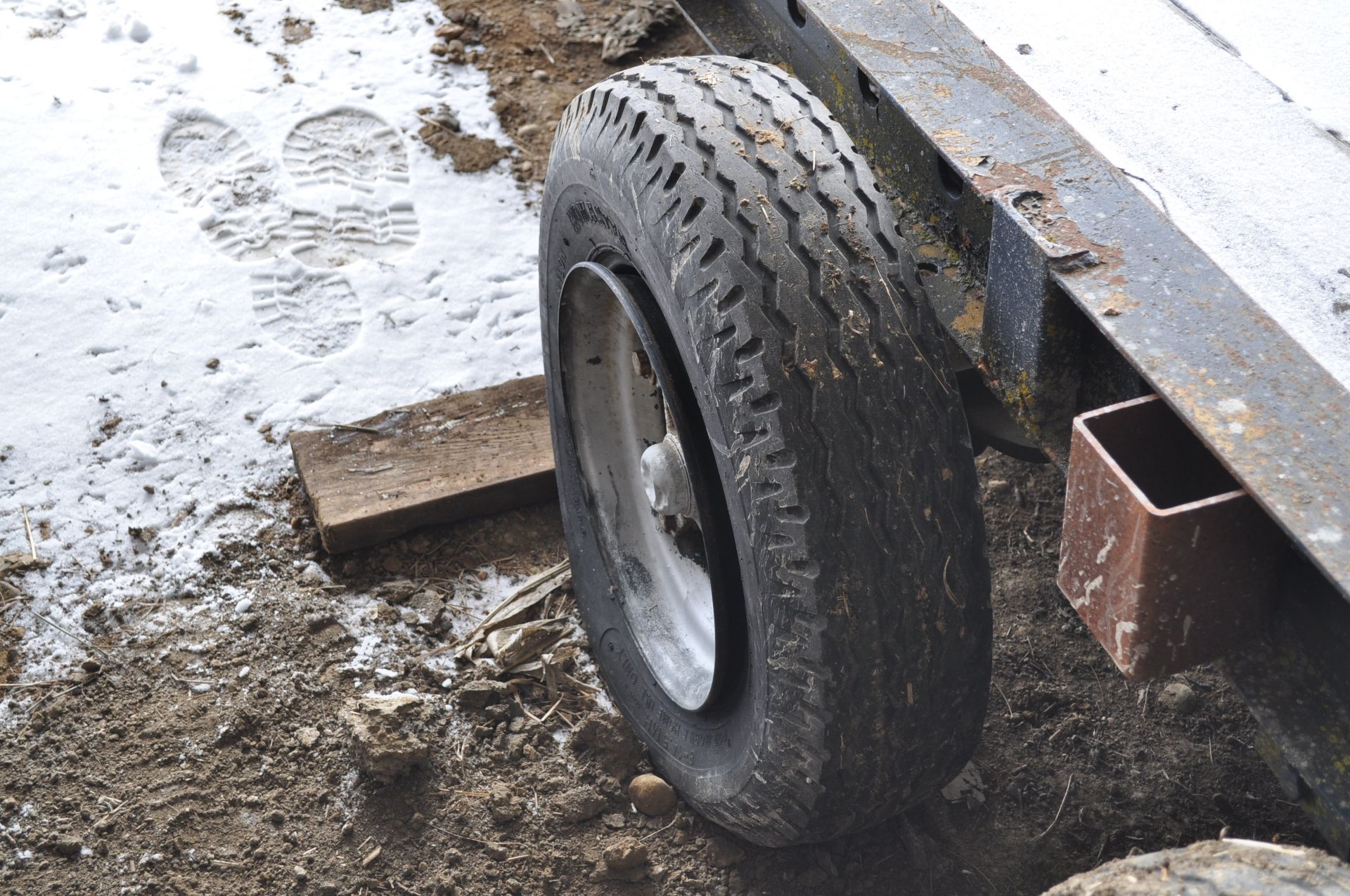 14’ bumper pull trailer, tandem axle, single wheel, NO TITLE - Image 5 of 10