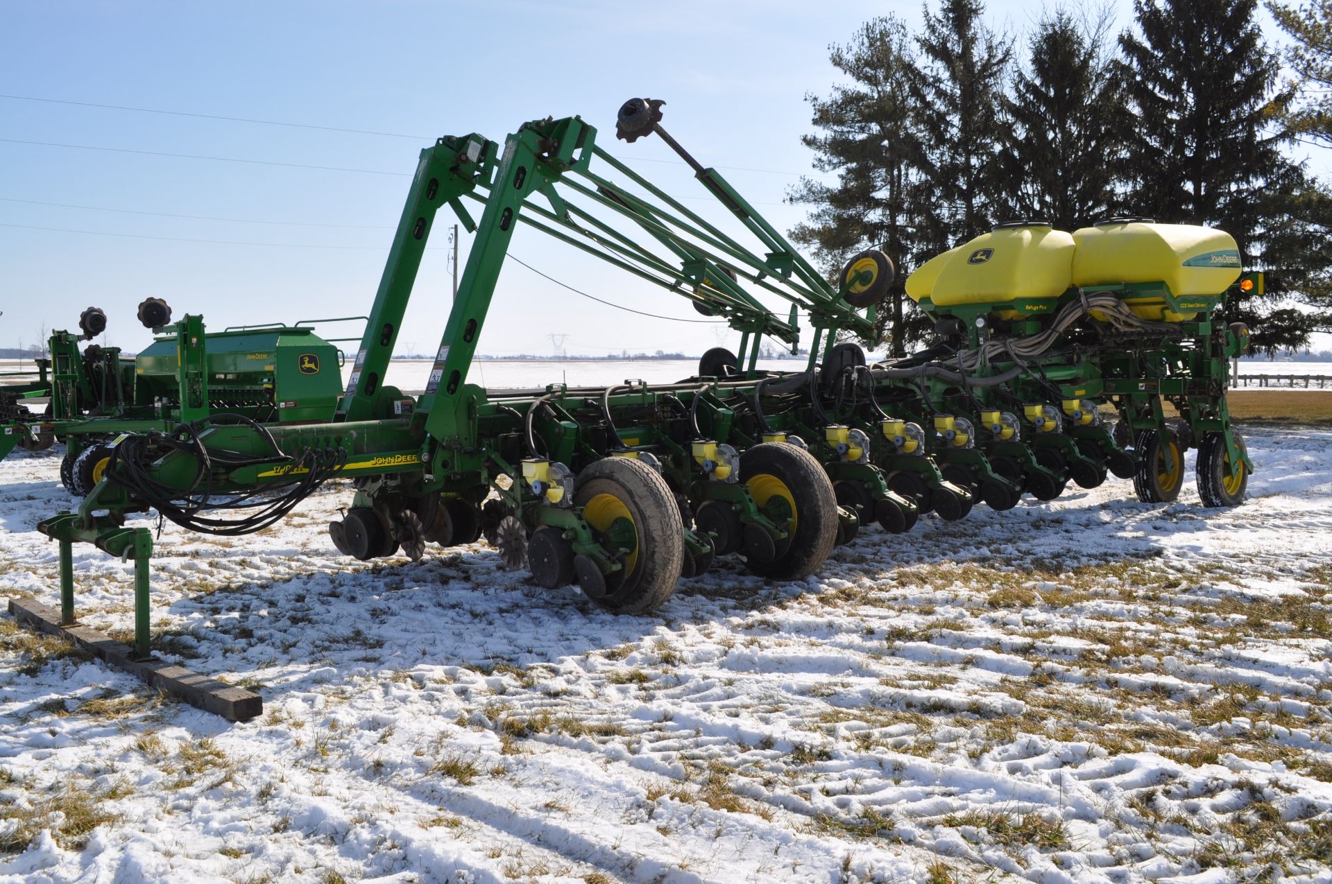 John Deere 1770 NT 24 row 30” planter, front fold, CCS, Refuge Plus tank, markers, no-till coulters,