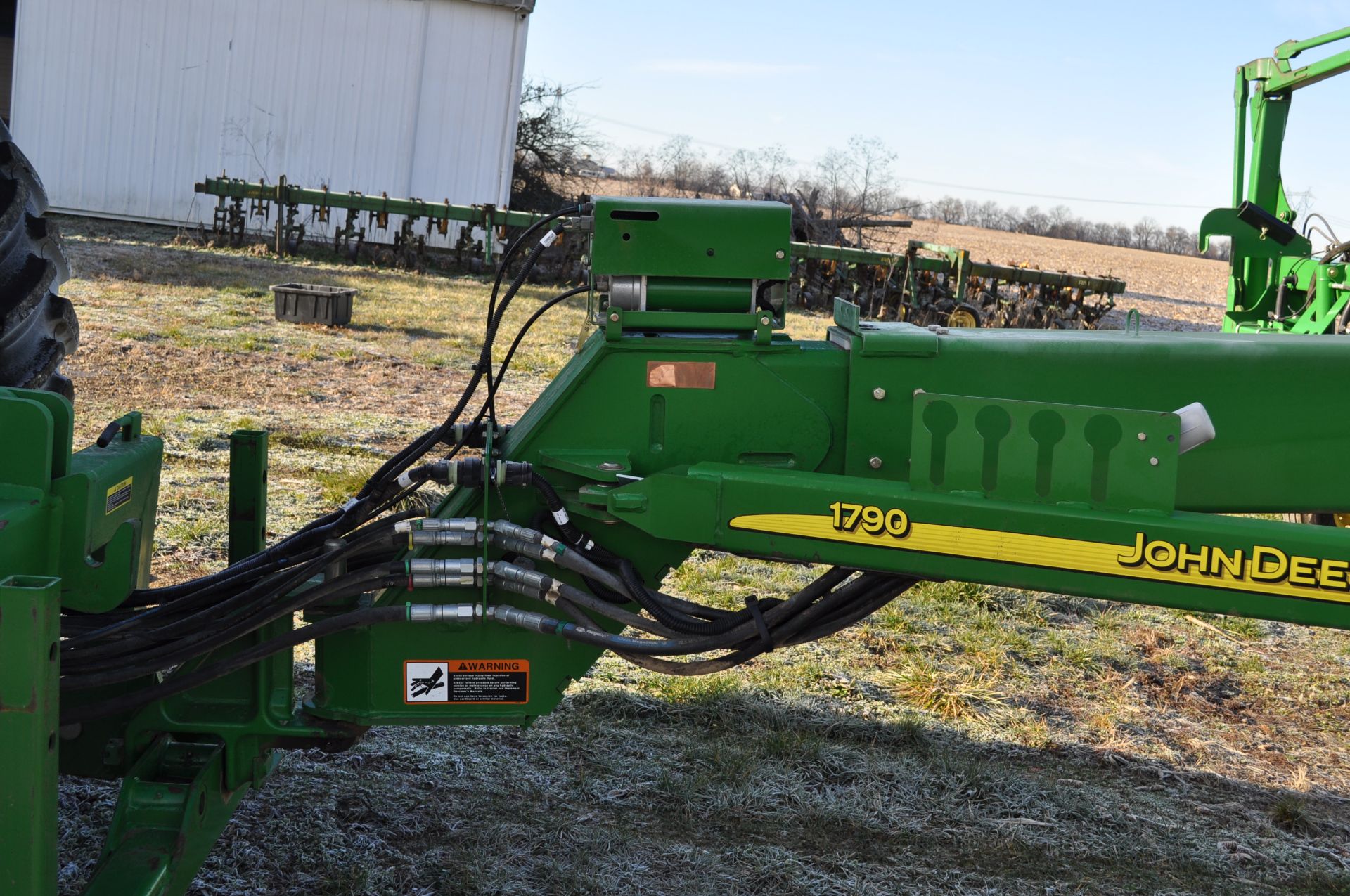 John Deere 1790 16/32 planter, front fold, CCS, markers, no-till coulters, John Deere vac meters, - Image 38 of 45