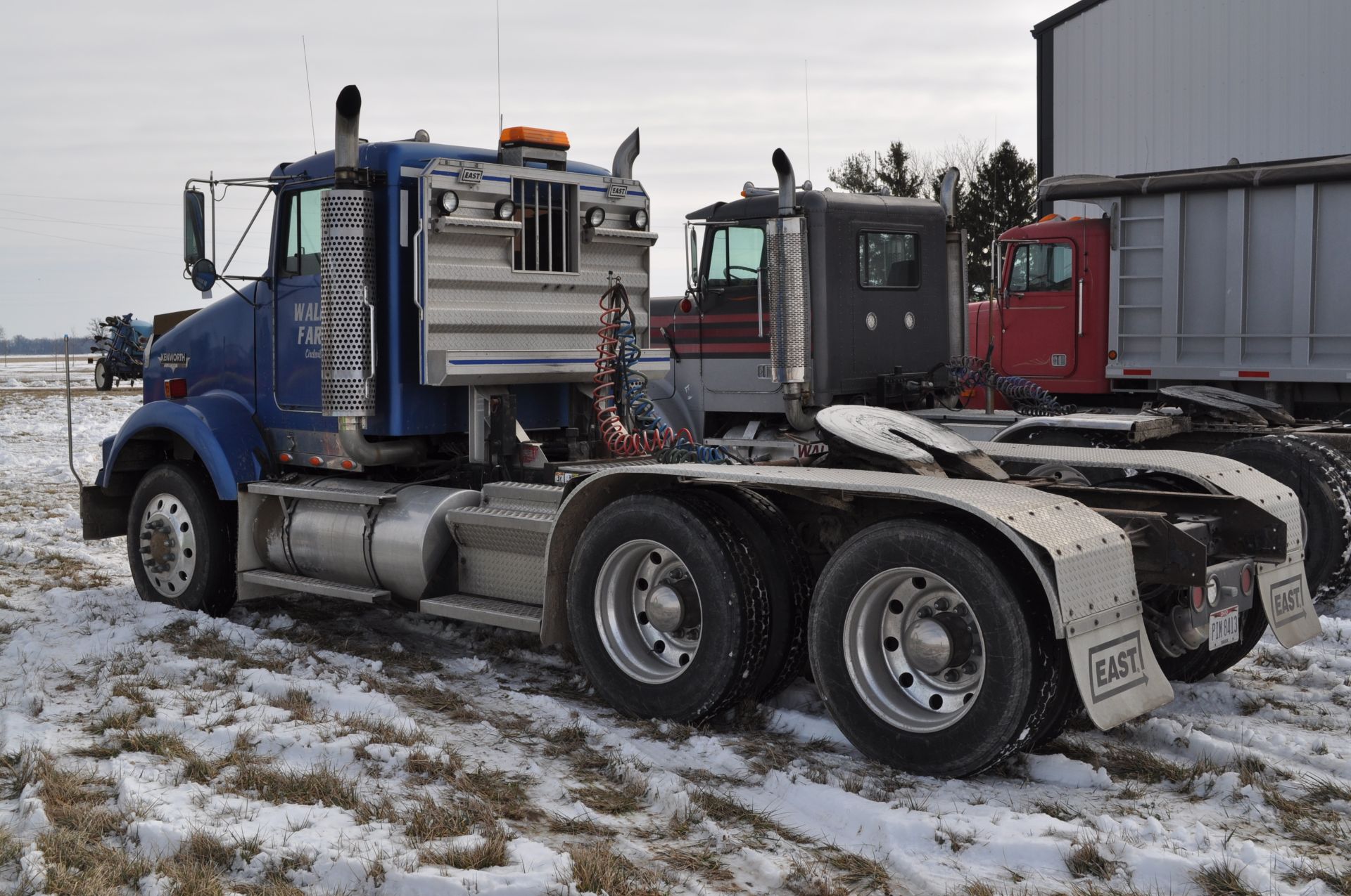 2004 Kenworth T-800 semi truck, daycab, 186” WB, CAT C-15 ACERT, 13 spd, engine brake, twin screw, - Image 2 of 33