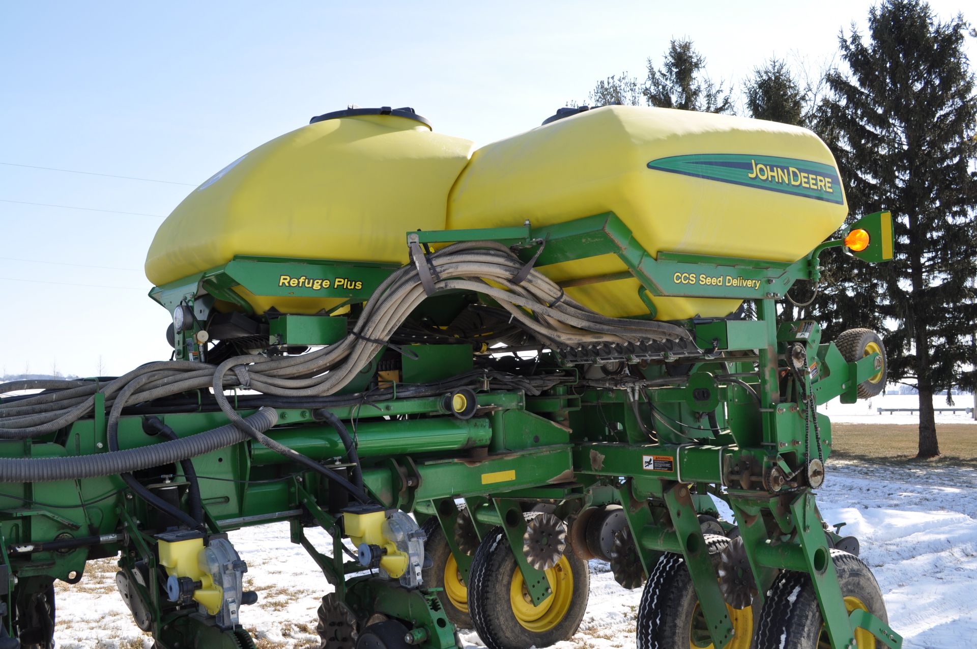 John Deere 1770 NT 24 row 30” planter, front fold, CCS, Refuge Plus tank, markers, no-till coulters, - Image 14 of 25