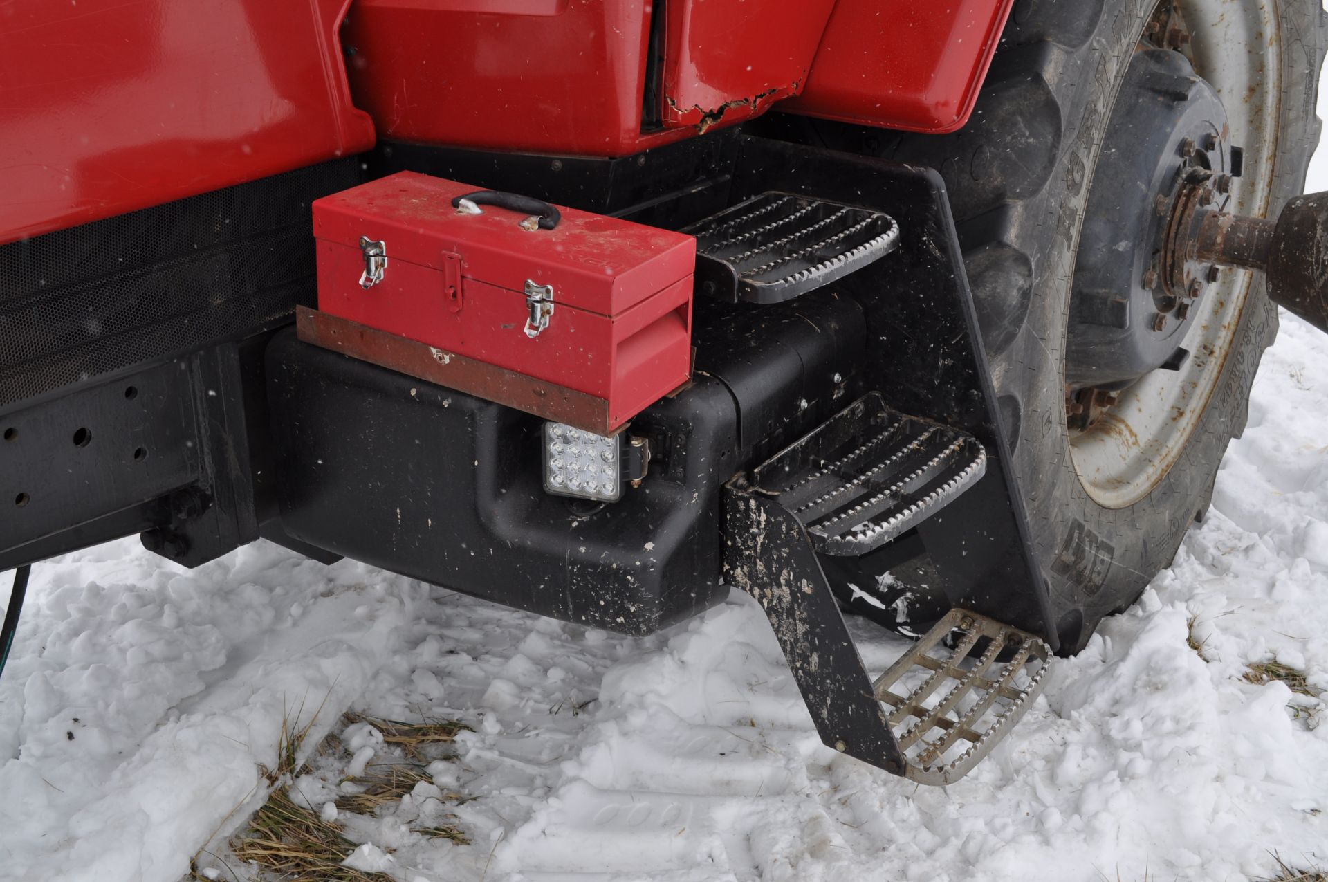 Case IH 7120 tractor, 2WD, power shift, 18.4 R 42 tires, 540/1000 PTO, 3 hyd remotes, 3 pt, shows - Image 17 of 37