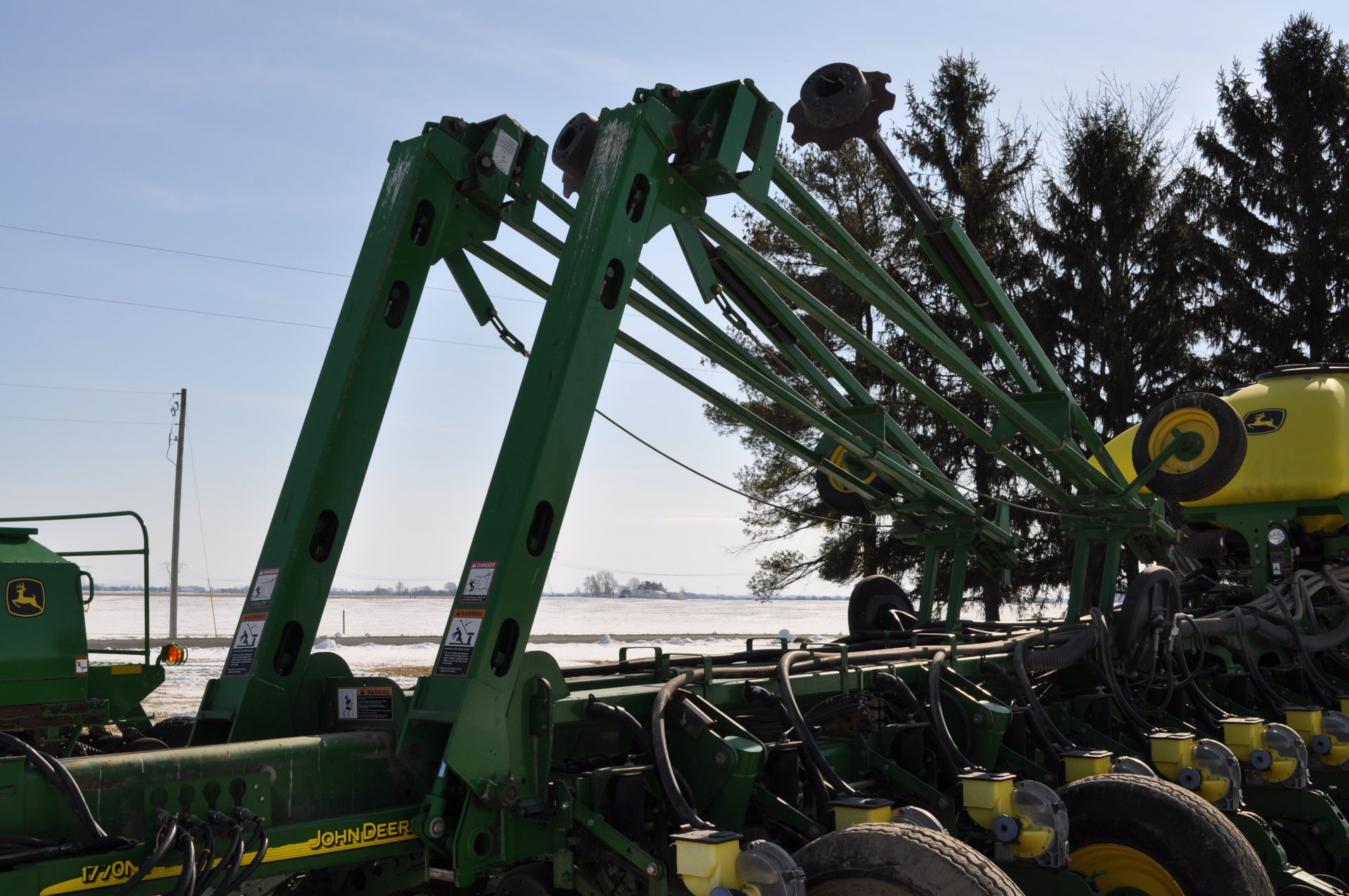 John Deere 1770 NT 24 row 30” planter, front fold, CCS, Refuge Plus tank, markers, no-till coulters, - Image 10 of 25