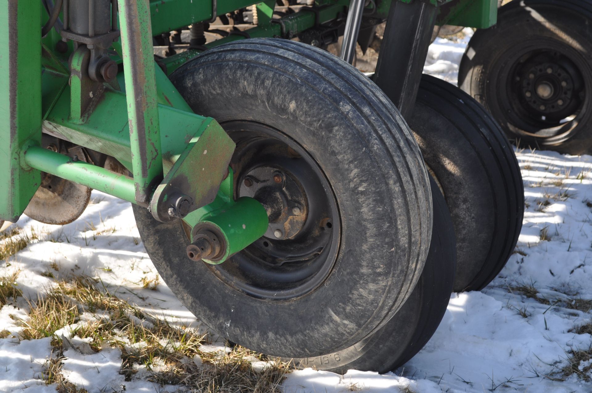 15’ Great Plains no-till drill, 7.5” spacing, Keeton seed firmers, markers, ground drive, population - Image 22 of 22