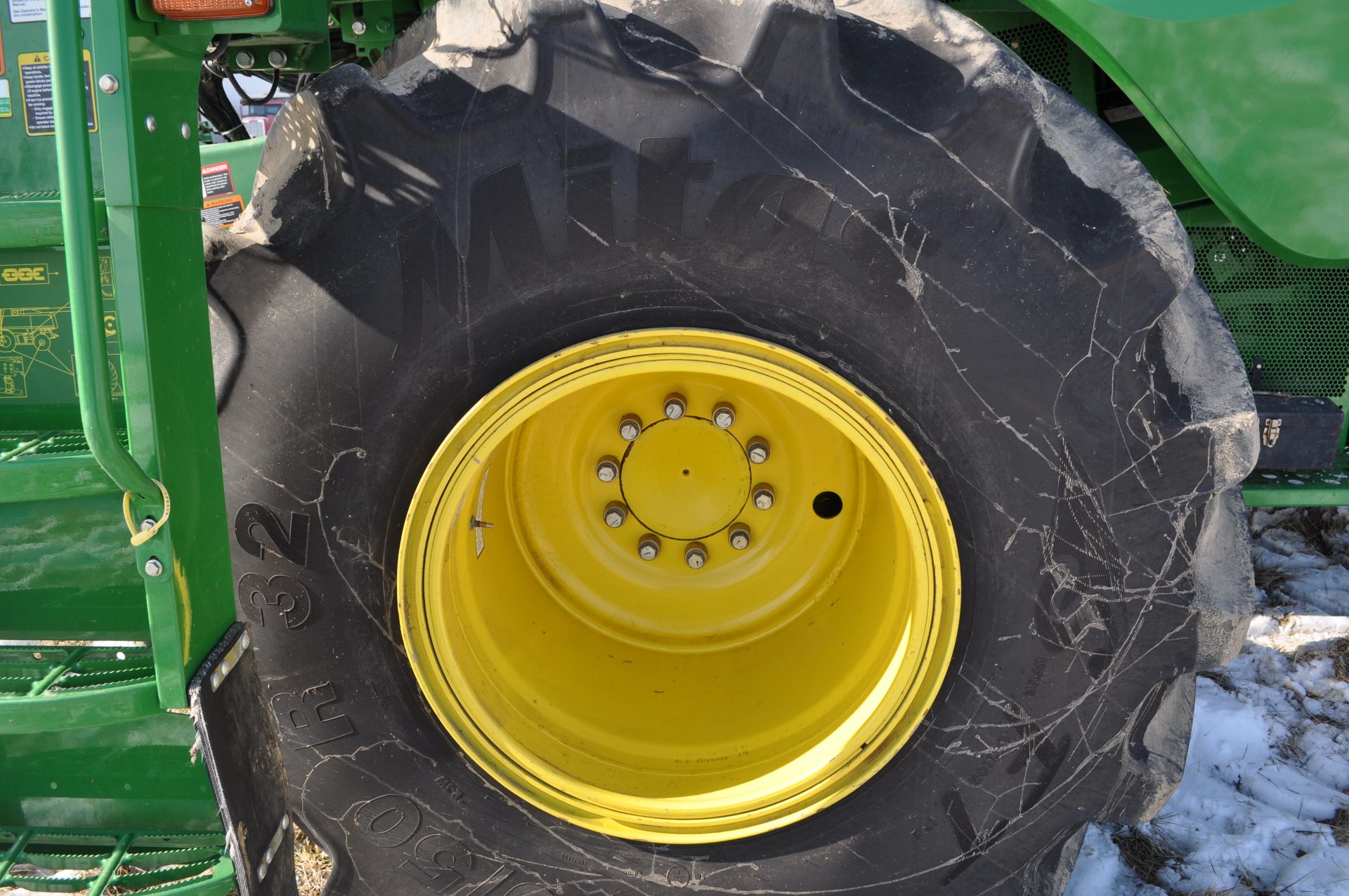 John Deere S680 combine, 1250/50R32 drive tires, 750/65R26 rear tires, PWRD, yield monitor, poly - Image 8 of 41