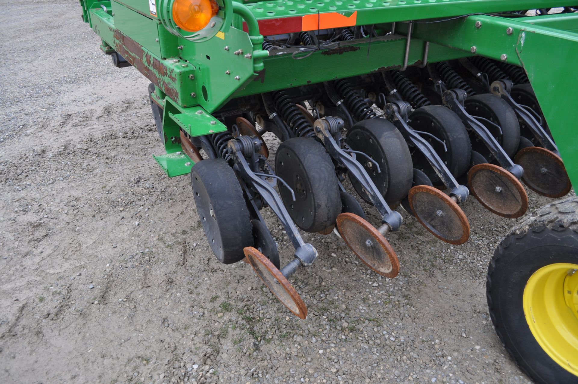 15’ John Deere 1590 grain drill, front dolly wheel, 7 ½” spacing, markers, lights, electric adjust - Image 10 of 21