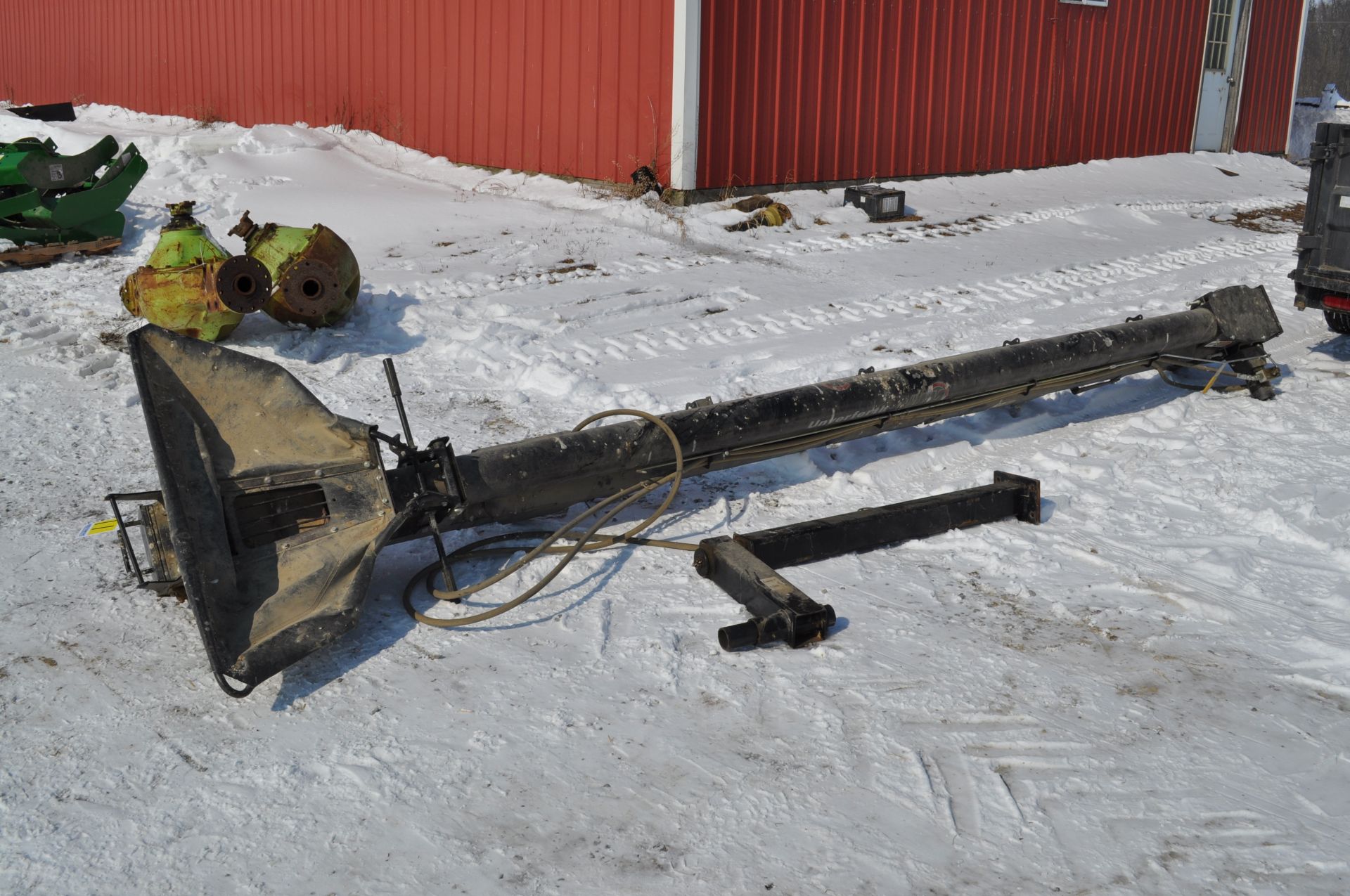 Unverferth cleated belt conveyor, with mount for John Deere 1990 air seeder