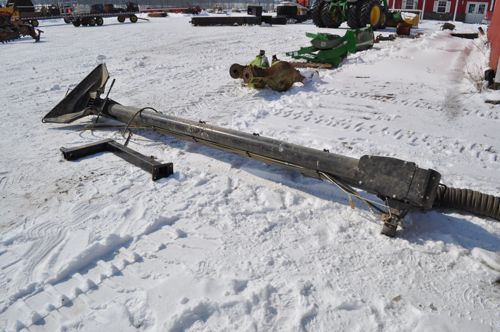 Unverferth cleated belt conveyor, with mount for John Deere 1990 air seeder - Image 4 of 11