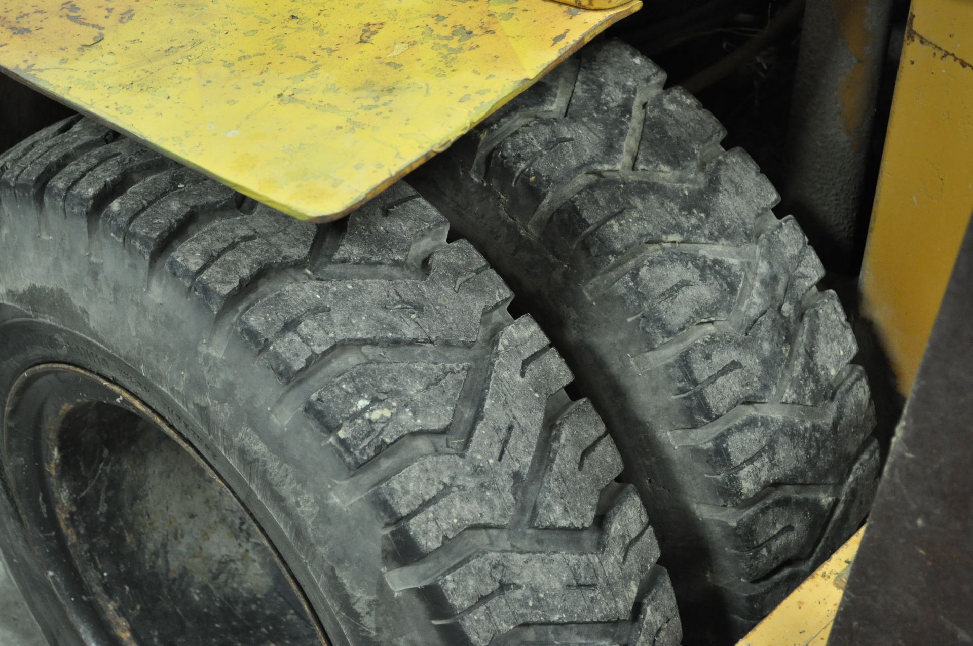 Komatsu G40-4 forklift, 7.50-15 front dual tires, 7.00-12 rear tires, LP, 7600 lb capacity, - Image 10 of 17