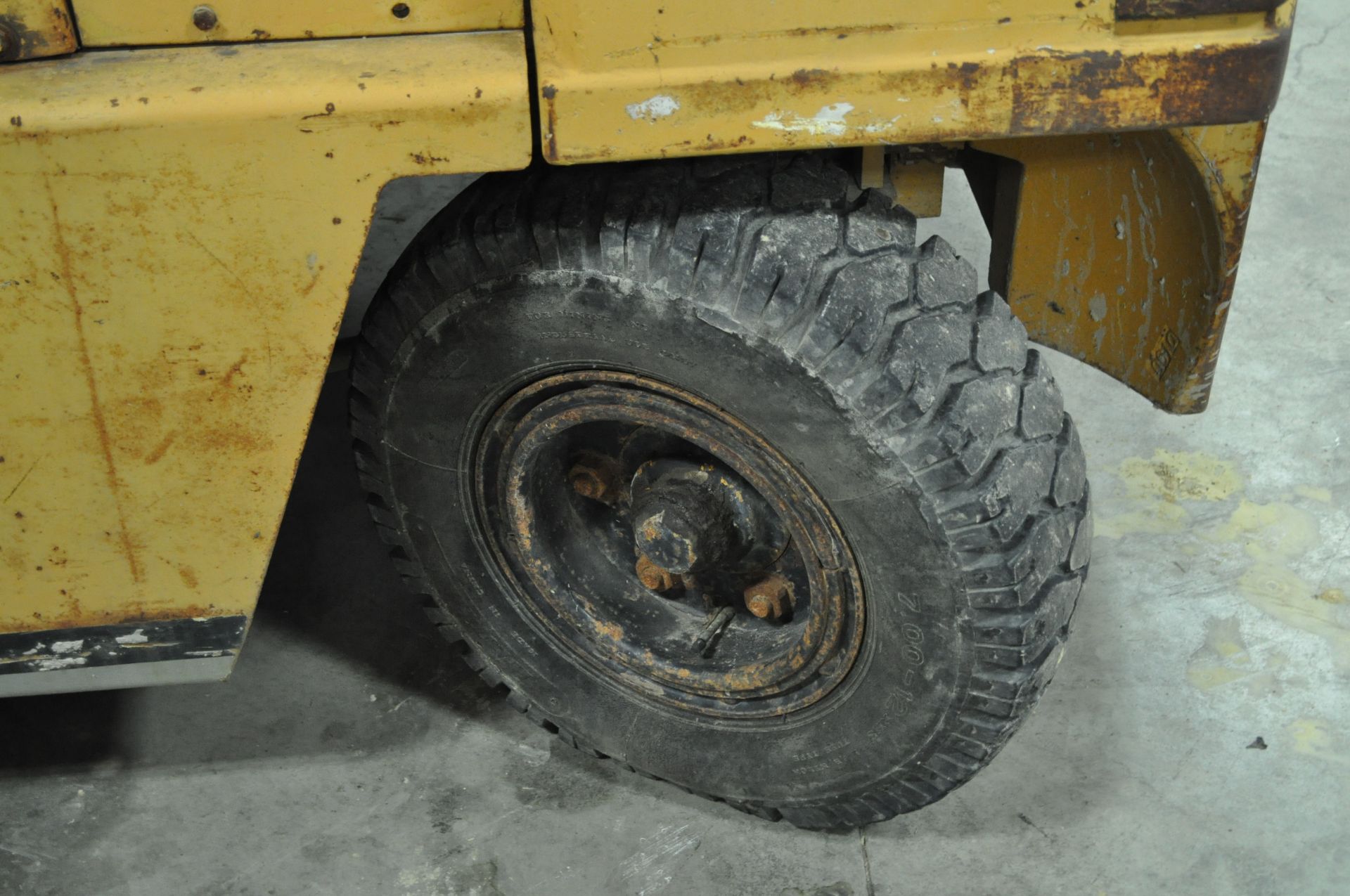 Komatsu G40-4 forklift, 7.50-15 front dual tires, 7.00-12 rear tires, LP, 7600 lb capacity, - Image 8 of 17