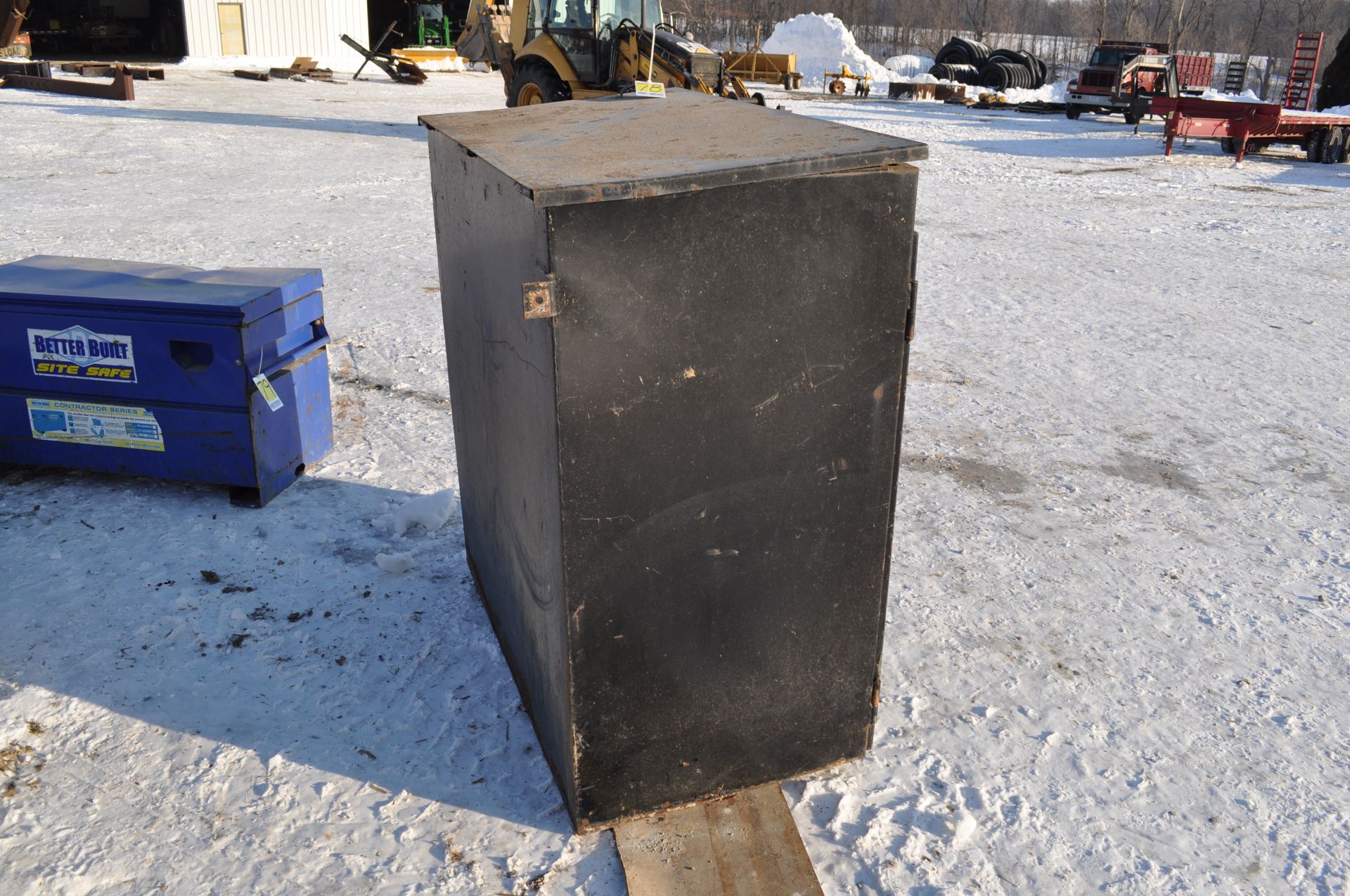 4’ x 27” x 52” steel cabinet with 2 doors and top lid - Image 7 of 7