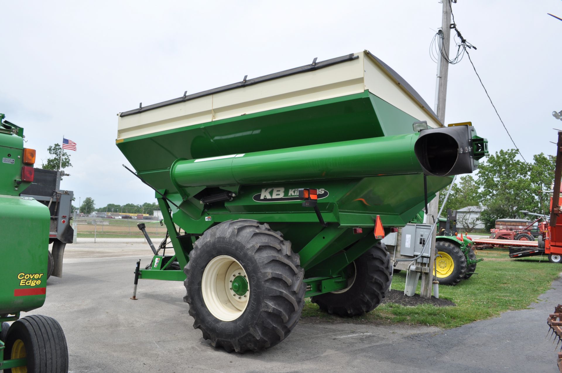 Killbros 1175 grain cart, 30.5-32 tires, 1000 PTO, lights roll tarp - Image 4 of 8