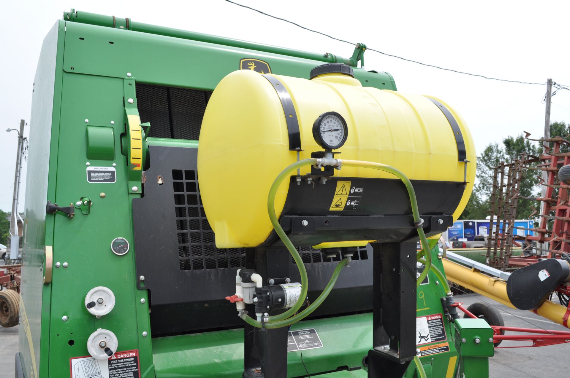 2015 John Deere 854 round baler, silage special, mega wide pickup, precut knives, net wrap & twine - Image 10 of 14