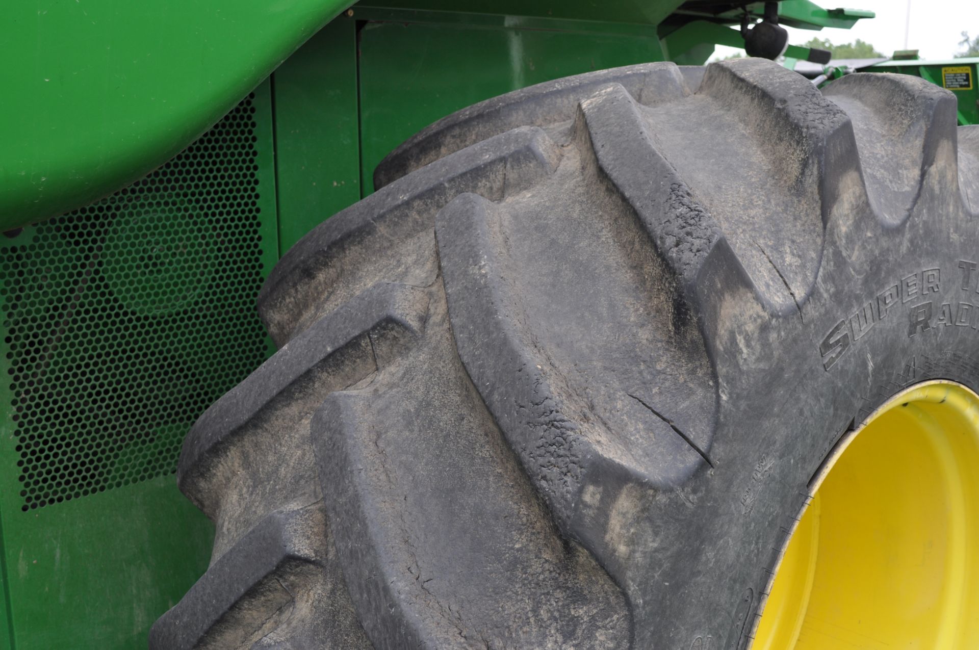 John Deere 9560 STS combine, 800/65 R 32 drive tires, 18.4 R 26 rear tires, single pt hook-up - Image 10 of 13