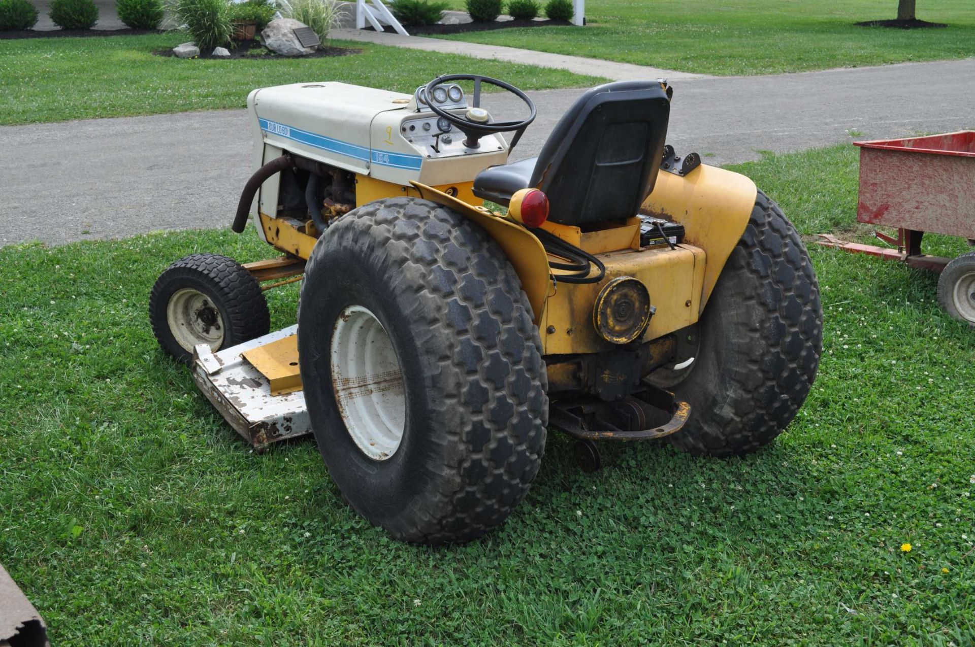 International Cub-Lo Boy 154 tractor, 4 speed, gas motor,2 wd, w/59” mower deck, newer starter - Image 4 of 5