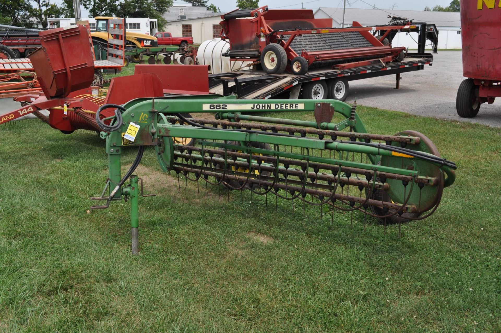 9’ John Deere 662 5-bar rake, hyd drive