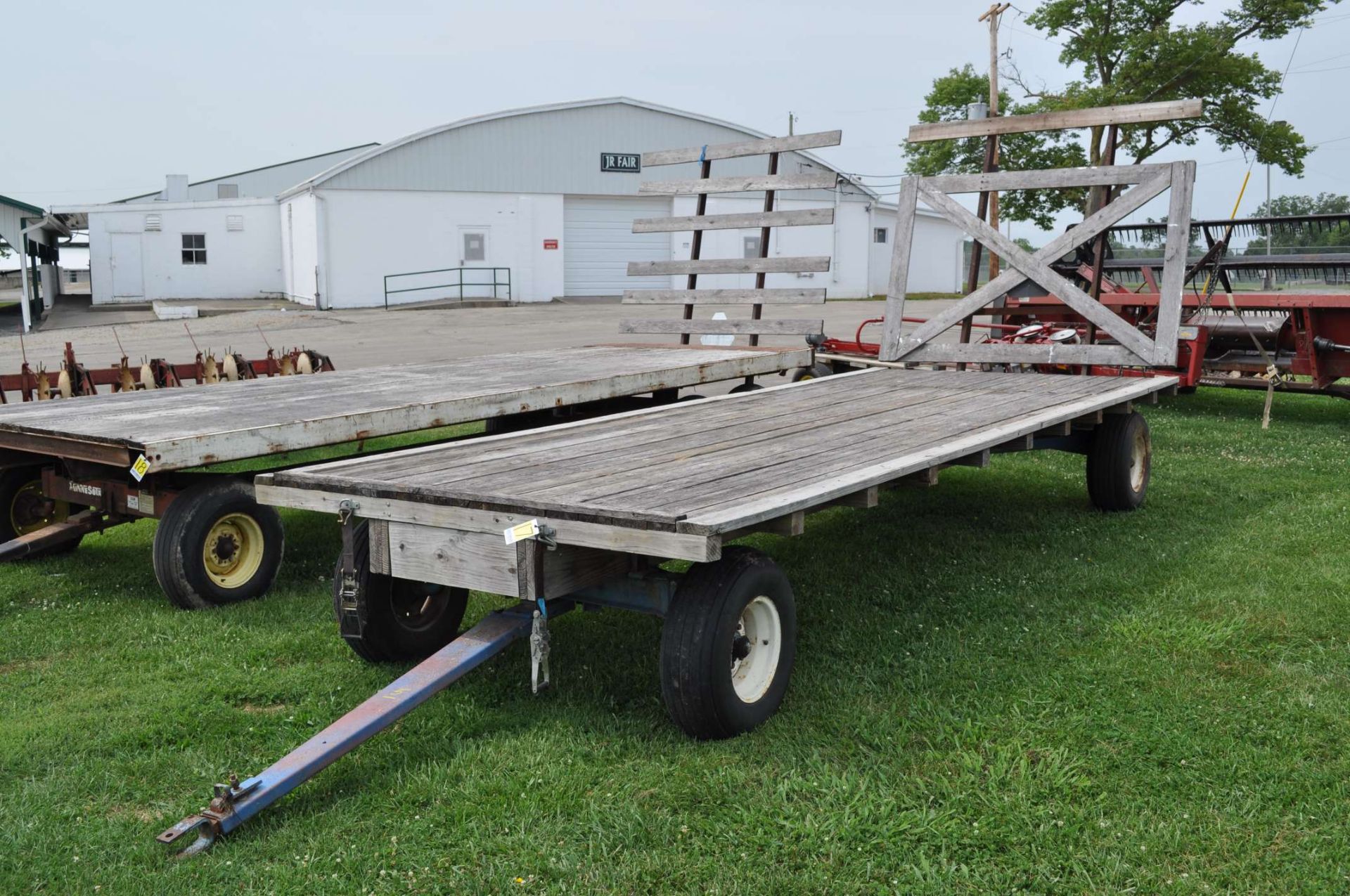 20’ Flat rack hay wagon, Kiln rod 10 ton gear, pressure treated lumber bed