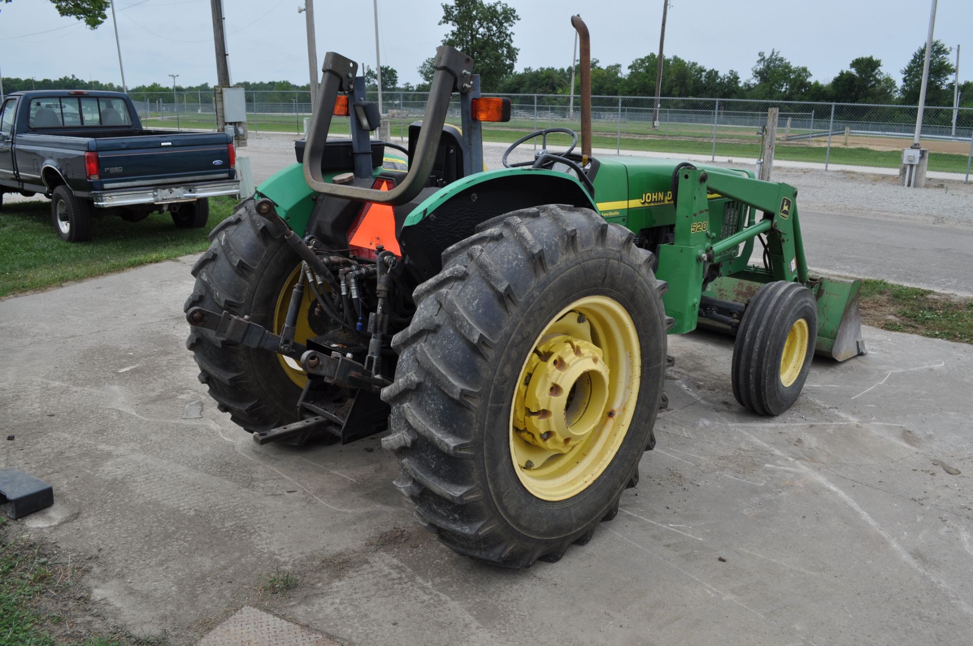 John Deere 5410 tractor, 2WD, w/ 520 loader, 16.9-30 rear tires, 11 L 15.5 front tires, 4090 hrs - Image 3 of 15
