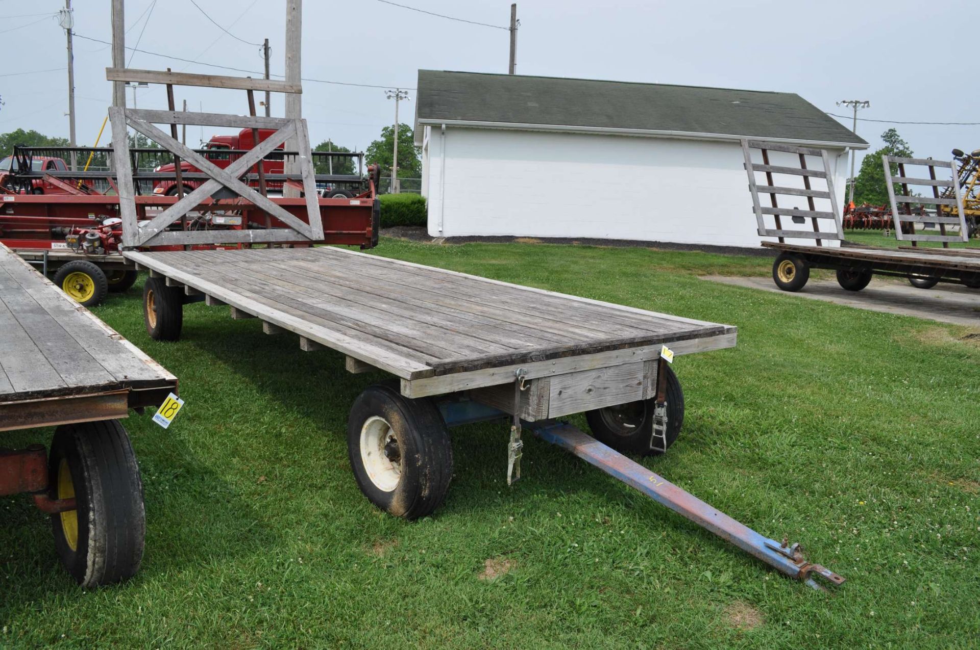 20’ Flat rack hay wagon, Kiln rod 10 ton gear, pressure treated lumber bed - Image 2 of 4