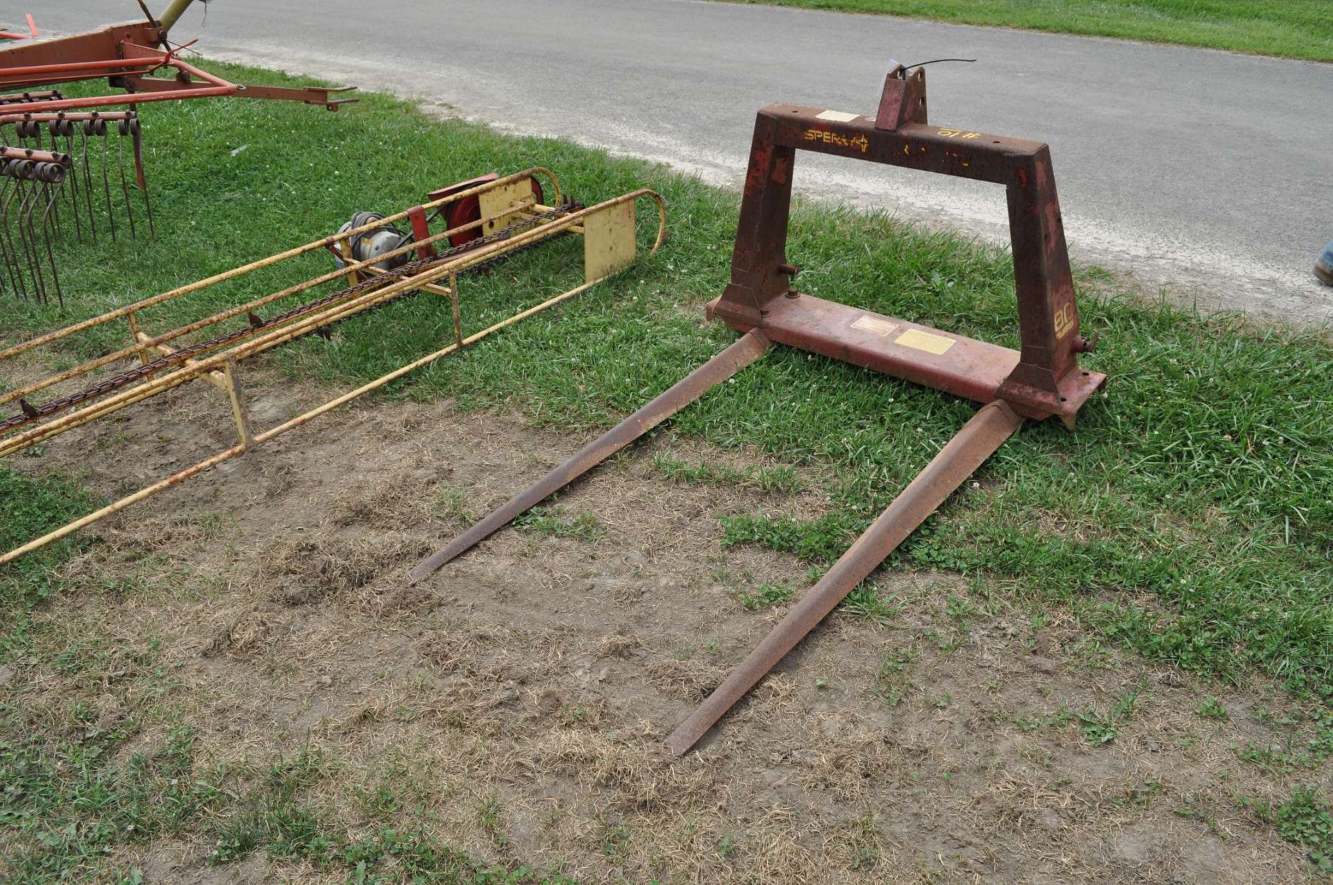 New Holland 80 bale mover, 3pt - Image 2 of 2