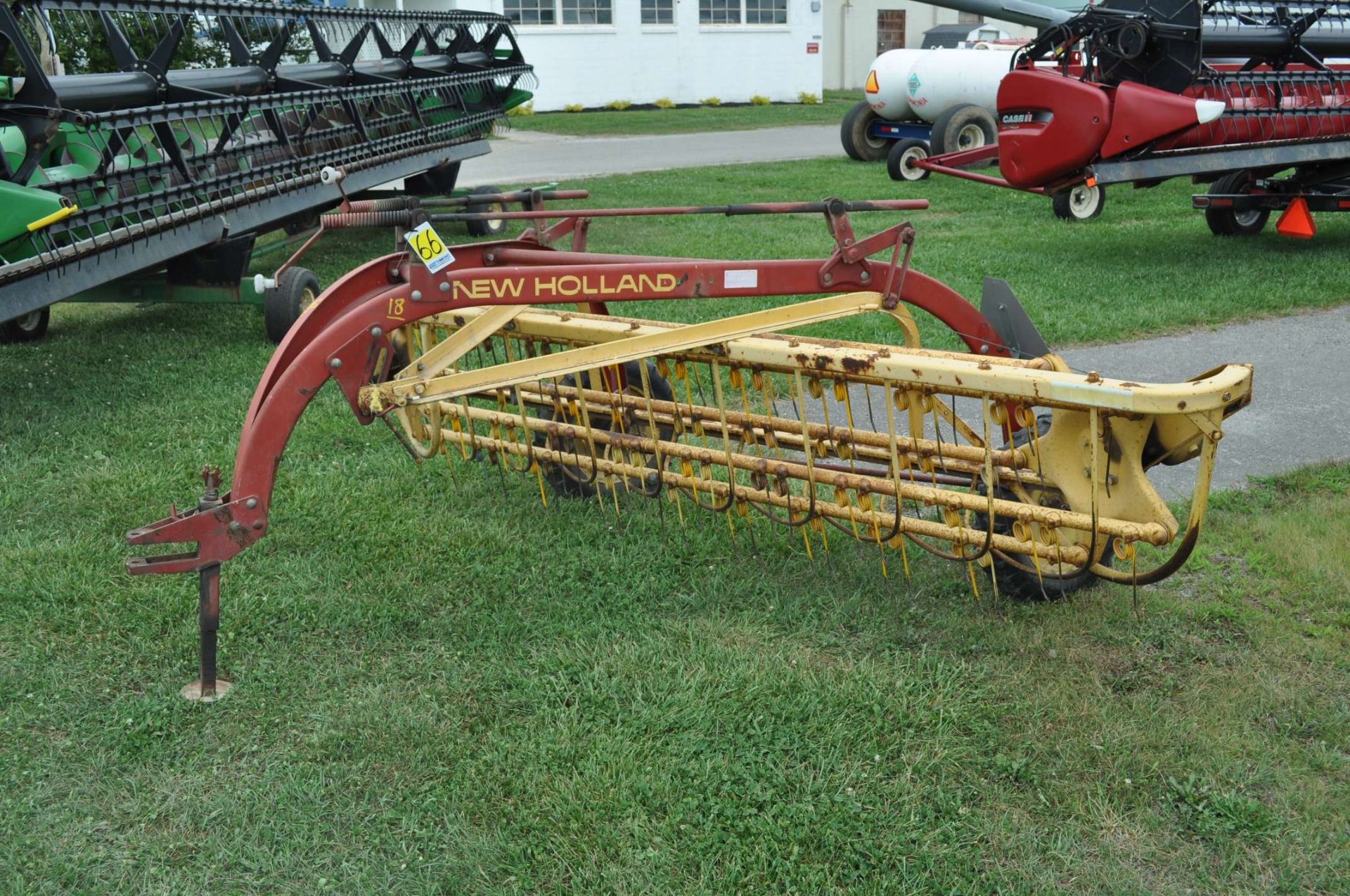 New Holland 256 5 bar hay rake, ground drive