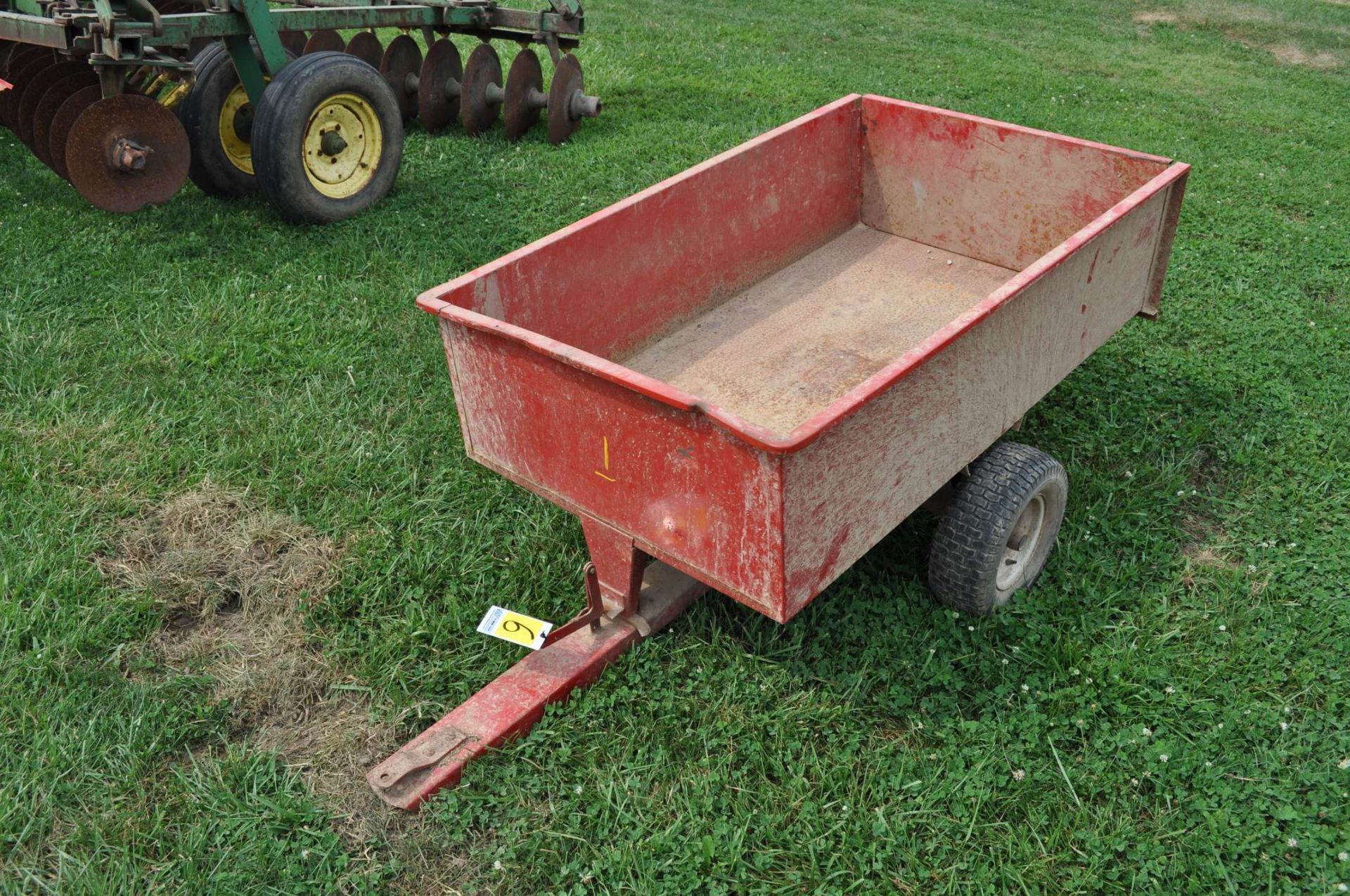 Single axle lawn trailer