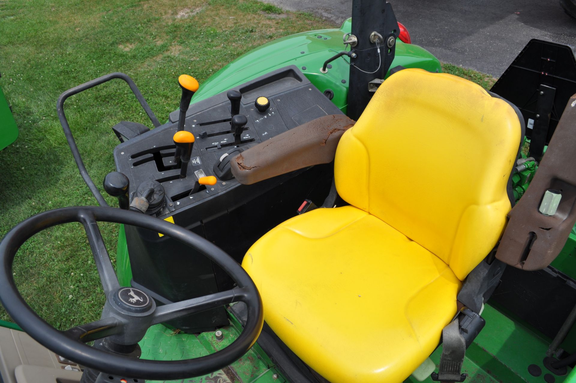 John Deere 6420L MFWD tractor w/ JD 640 self-leveling loader, shows 3648 hrs - Image 14 of 16